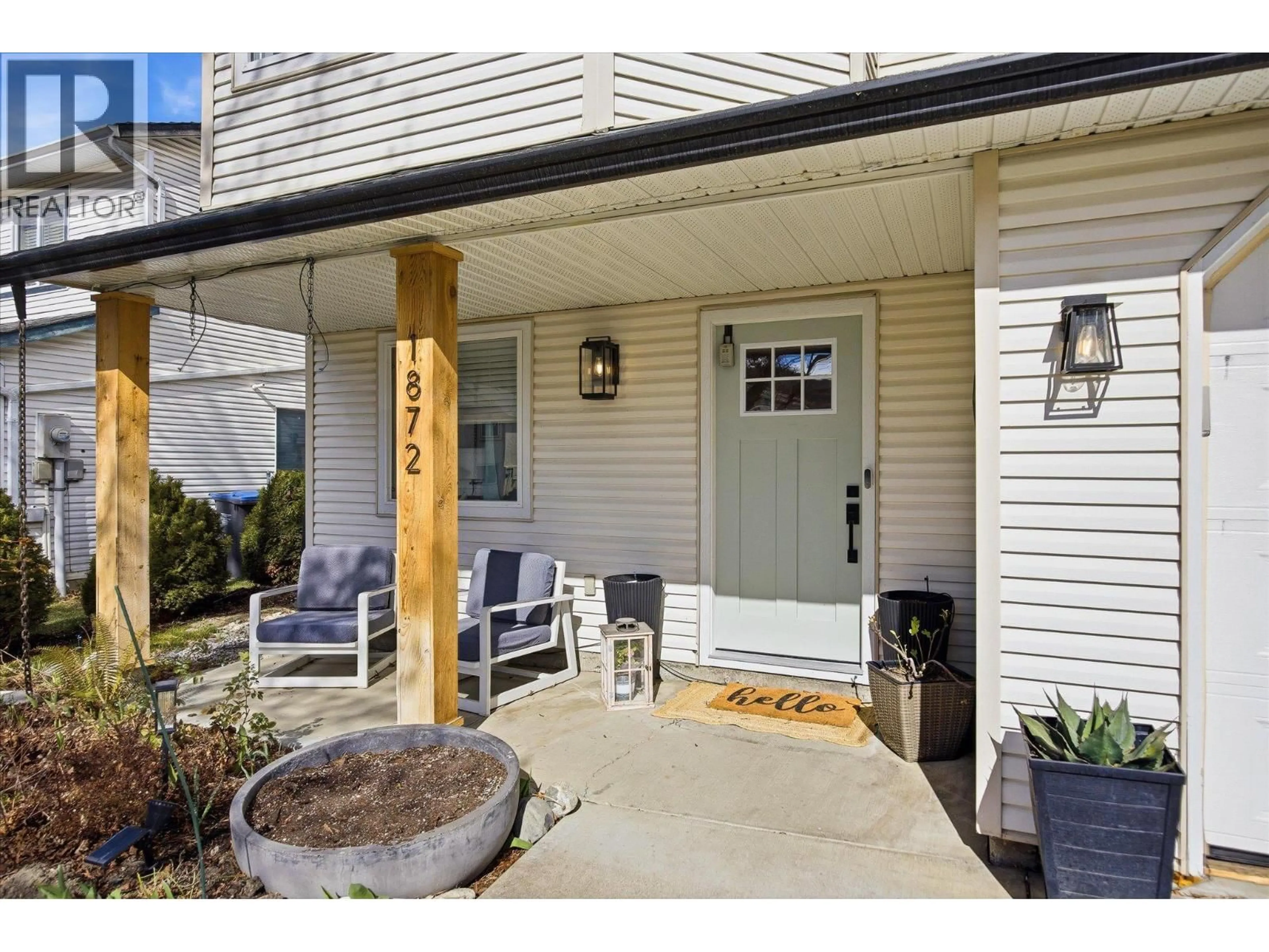 Indoor entryway for 1872 MILLARD COURT, Kelowna British Columbia V1V1R2