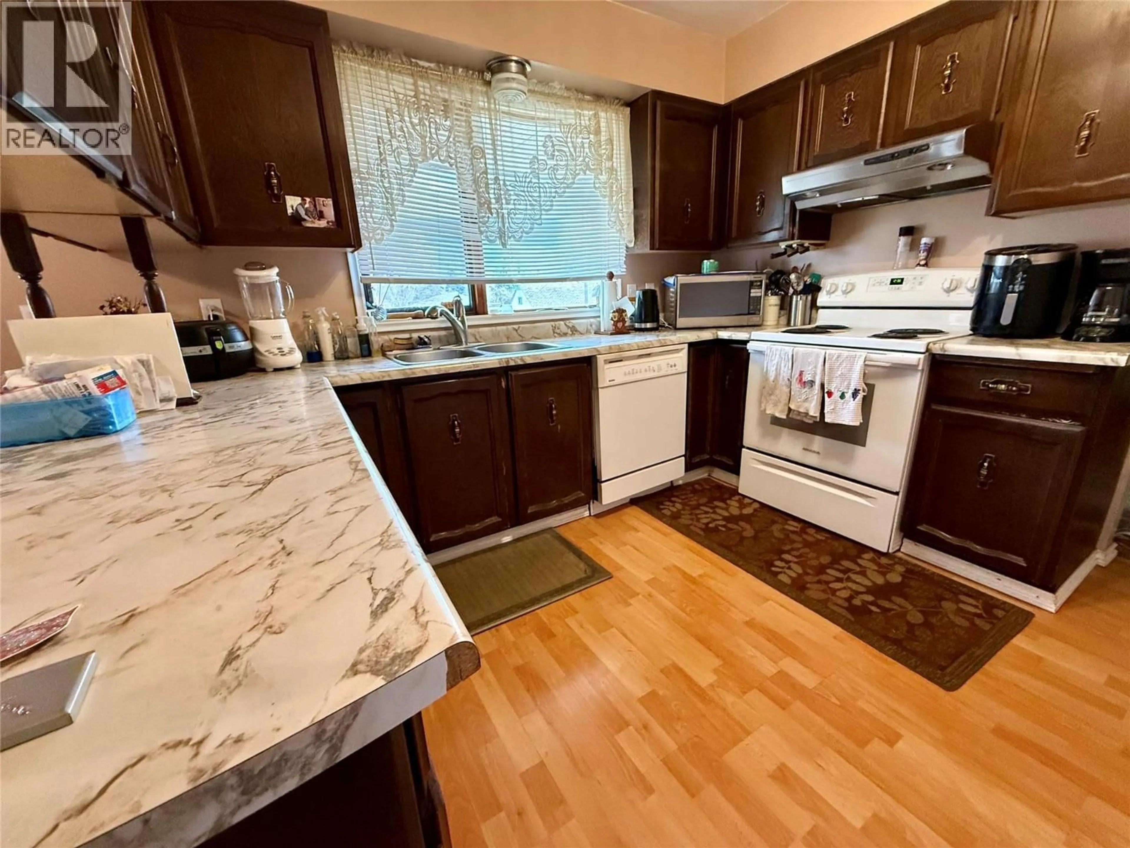 Open concept kitchen, unknown for 502 5TH AVENUE, Castlegar British Columbia V1N1W2