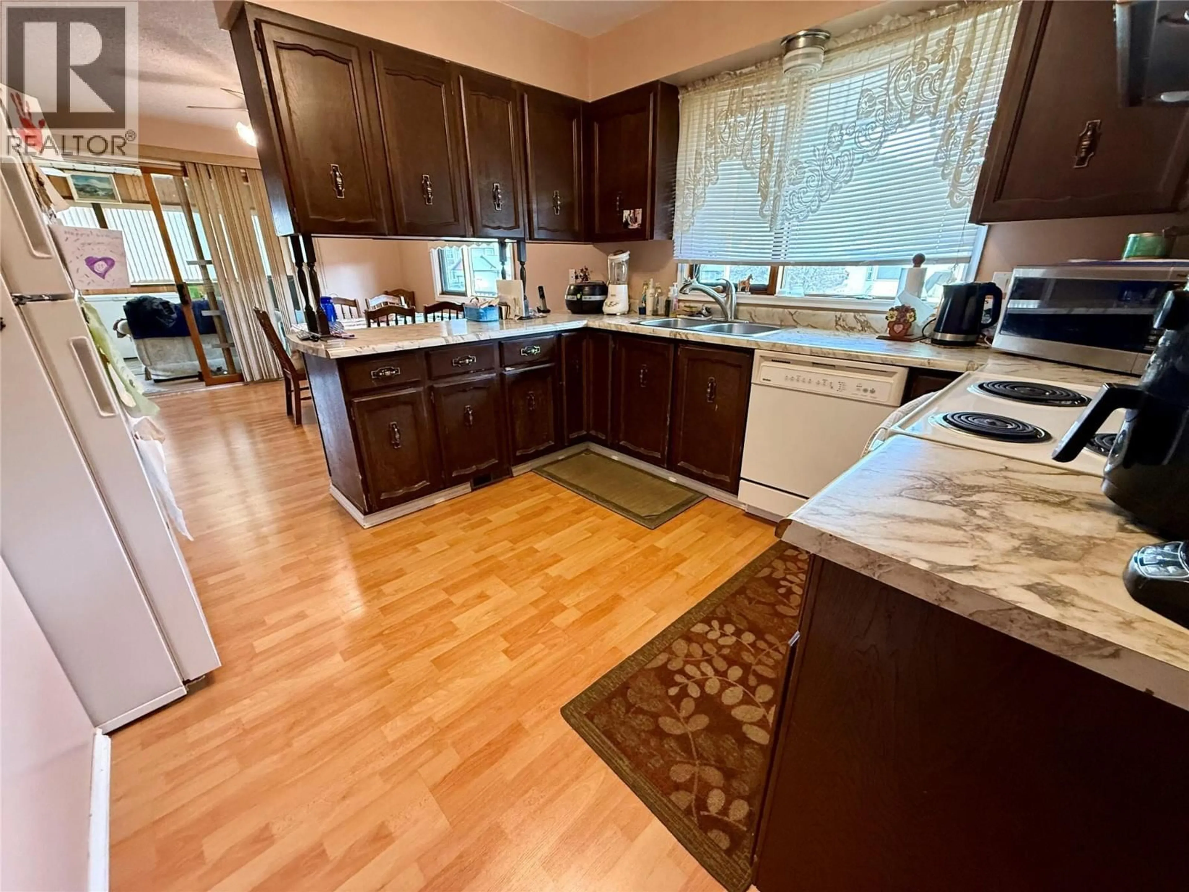 Open concept kitchen, unknown for 502 5TH AVENUE, Castlegar British Columbia V1N1W2