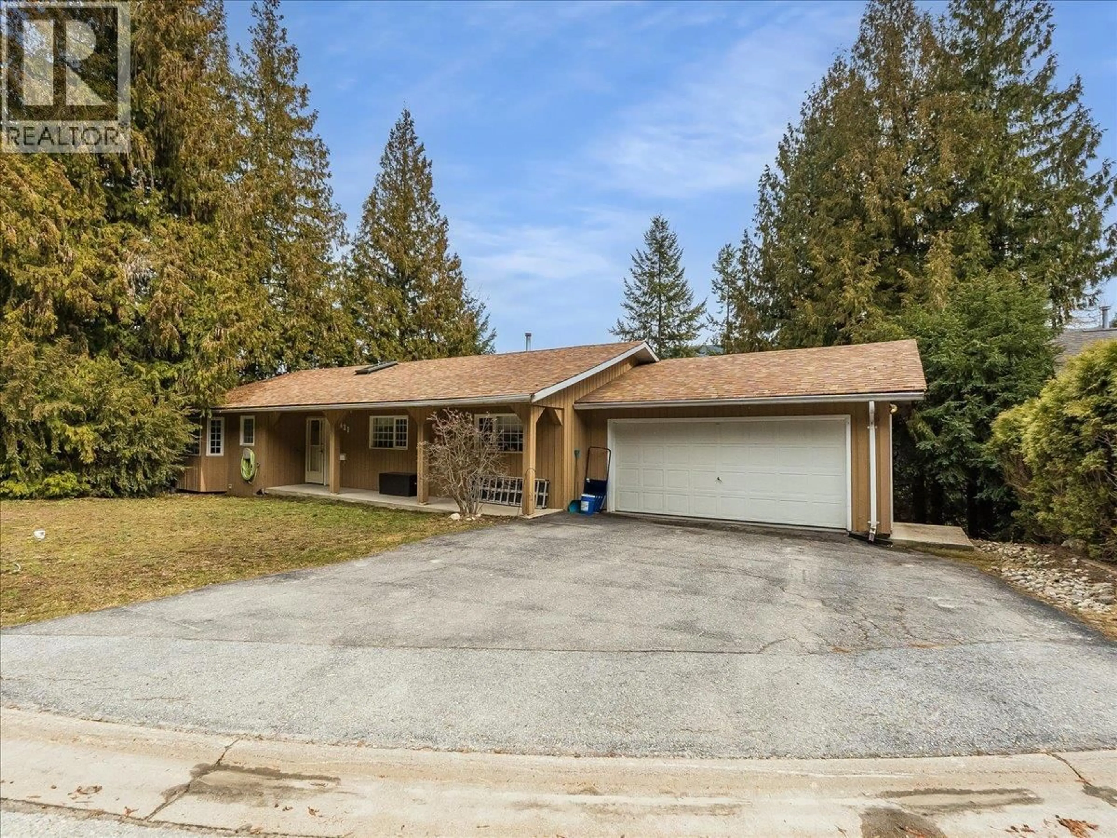 A pic from outside/outdoor area/front of a property/back of a property/a pic from drone, street for 2421 12TH AVENUE, Castlegar British Columbia V1N4A9