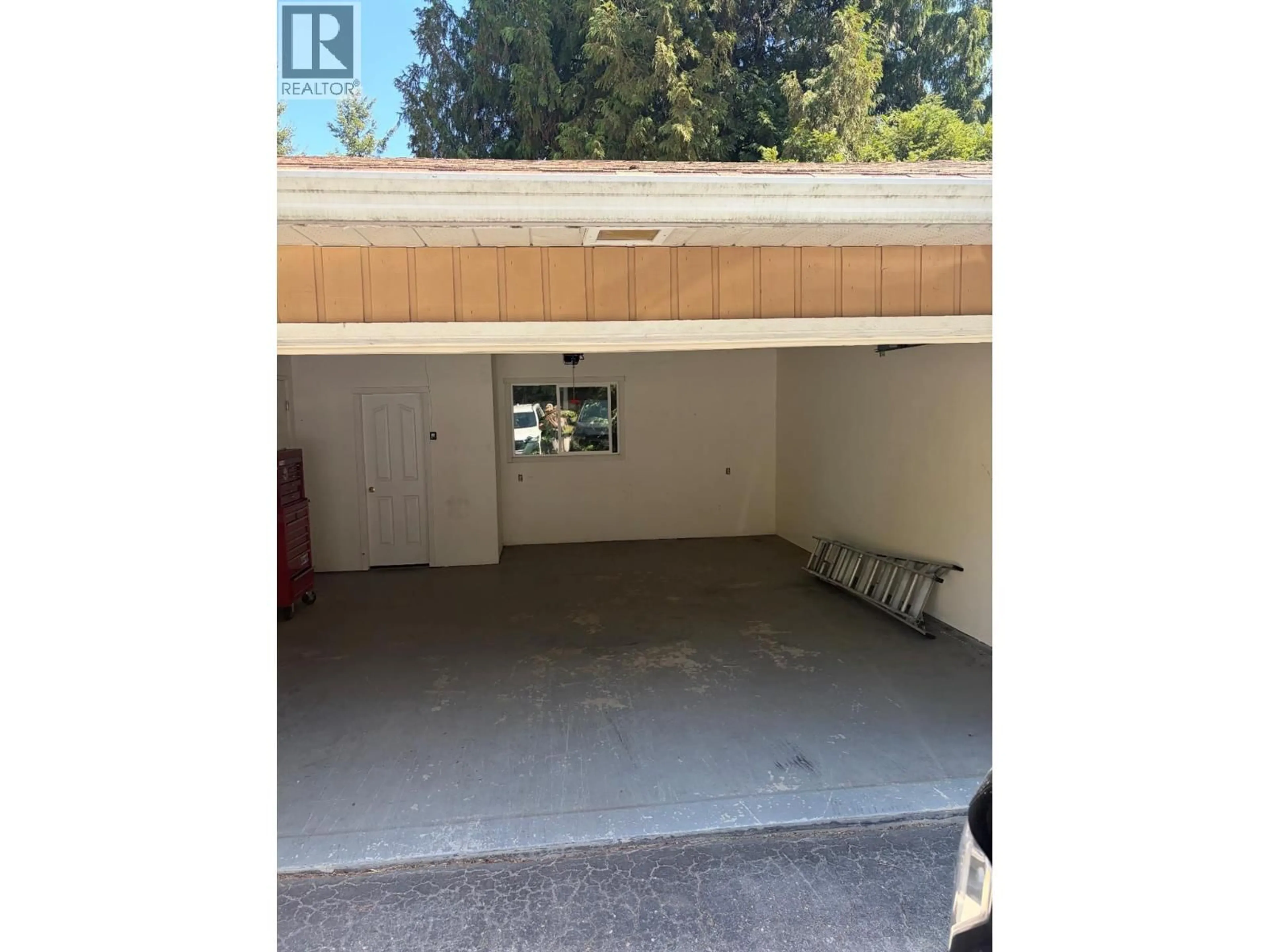 Indoor garage for 2421 12TH AVENUE, Castlegar British Columbia V1N4A9