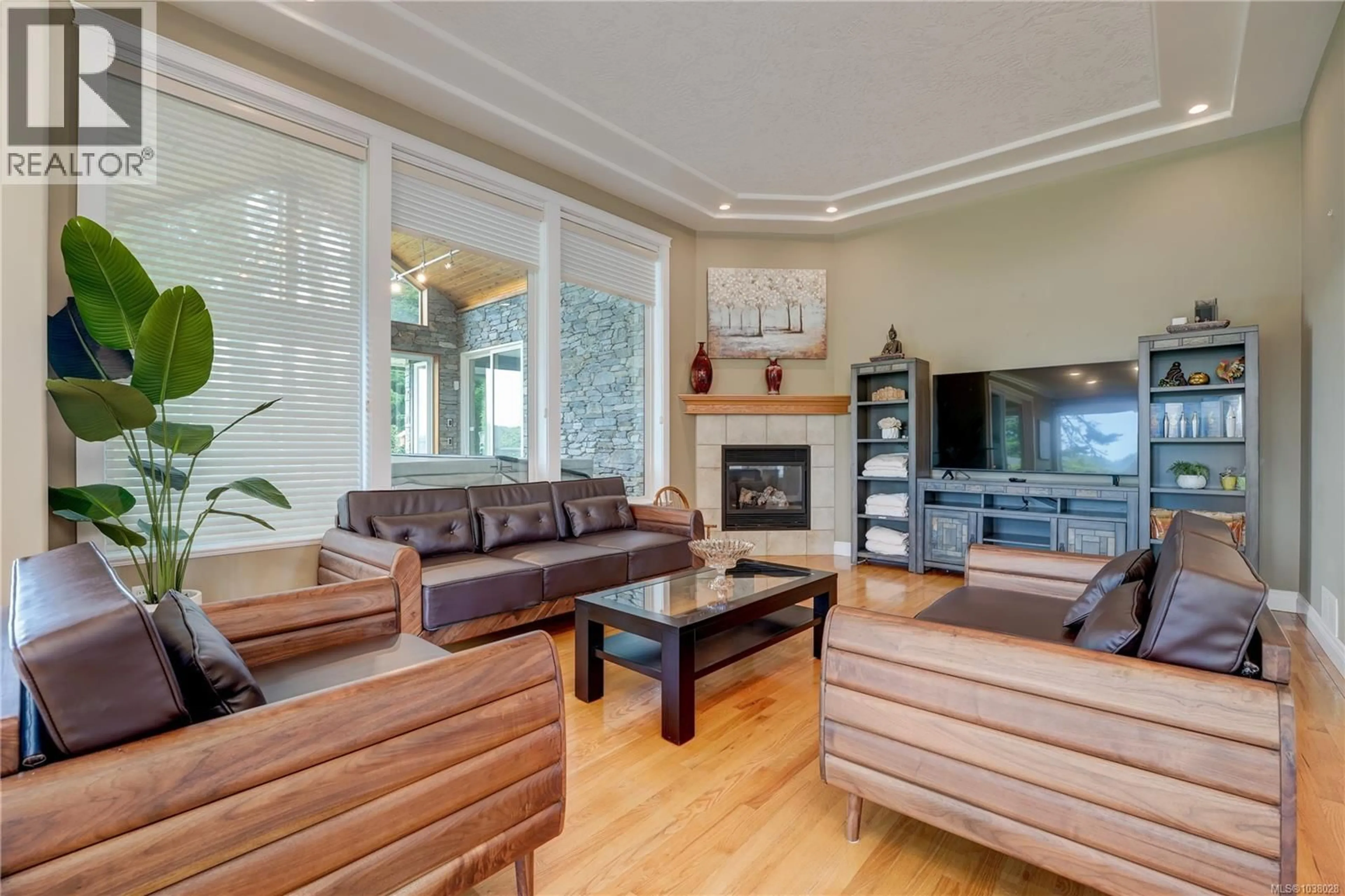 Living room with furniture, wood/laminate floor for 7079 RICHVIEW DRIVE, Sooke British Columbia V9Z0T3