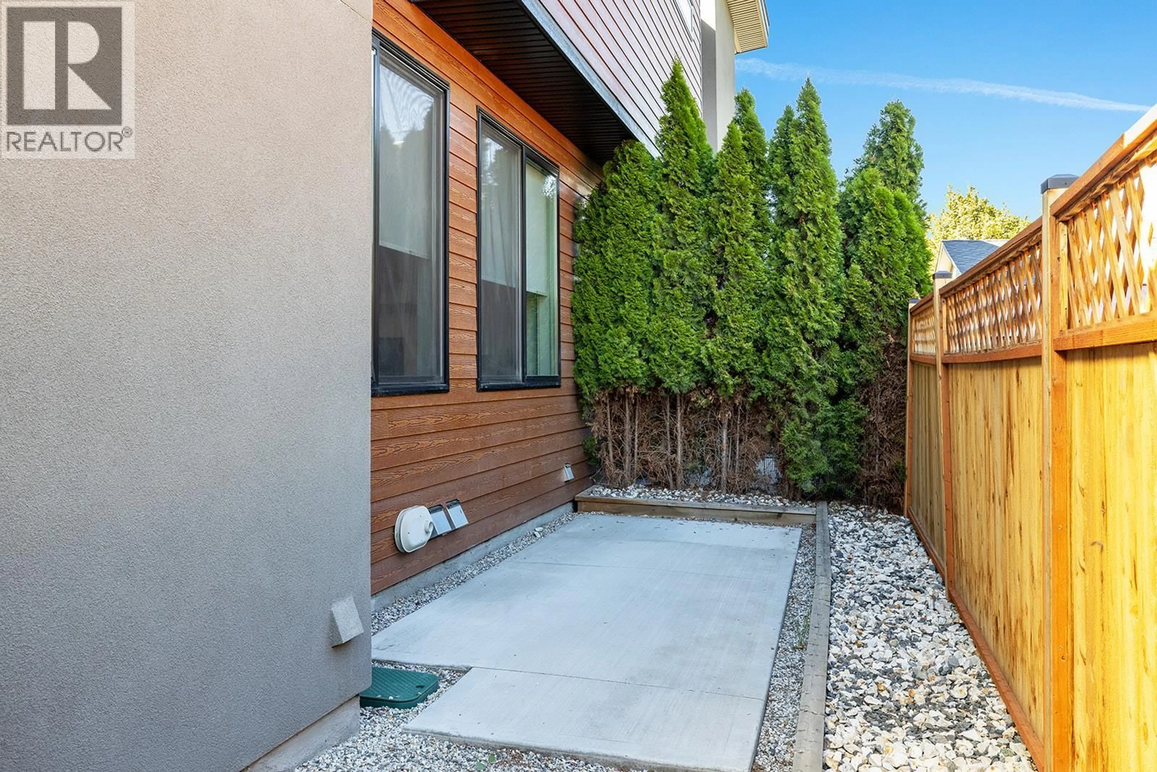 Patio, street for 1038 WILSON AVENUE, Kelowna British Columbia V1Y6Y3