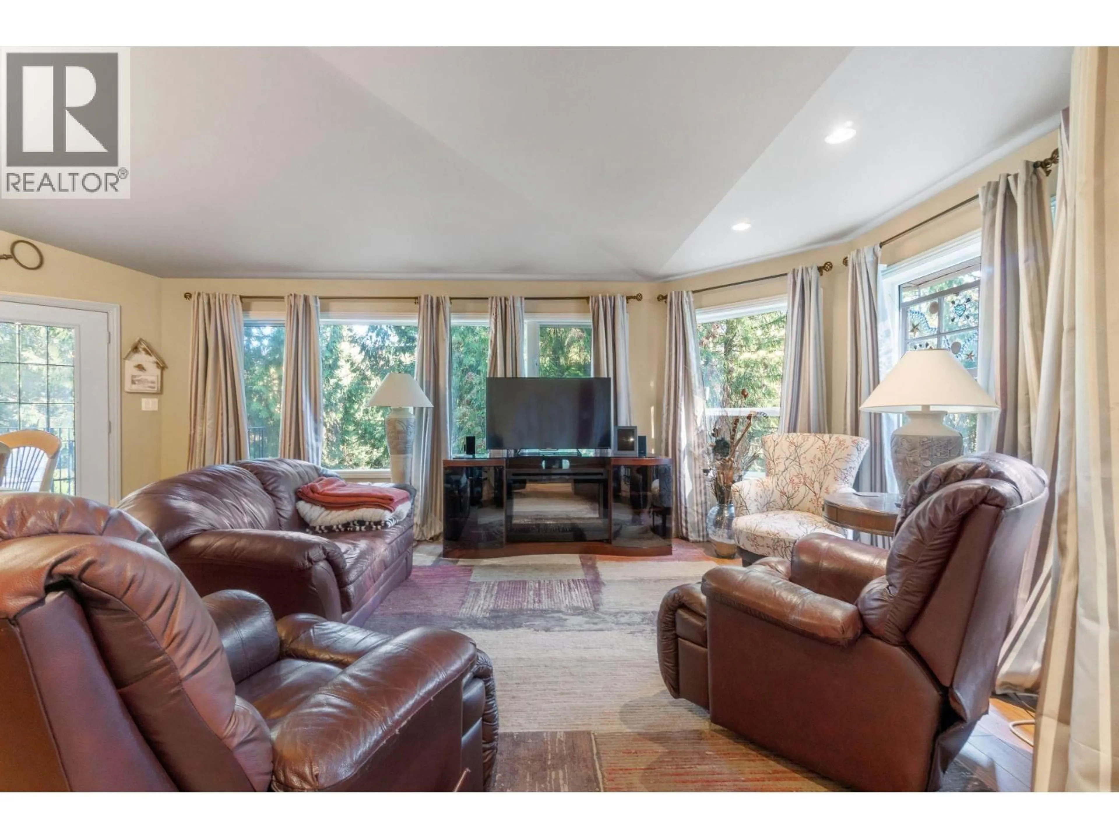 Living room with furniture, unknown for 307 PARTRIDGE ROAD, Tappen British Columbia V1E3A4