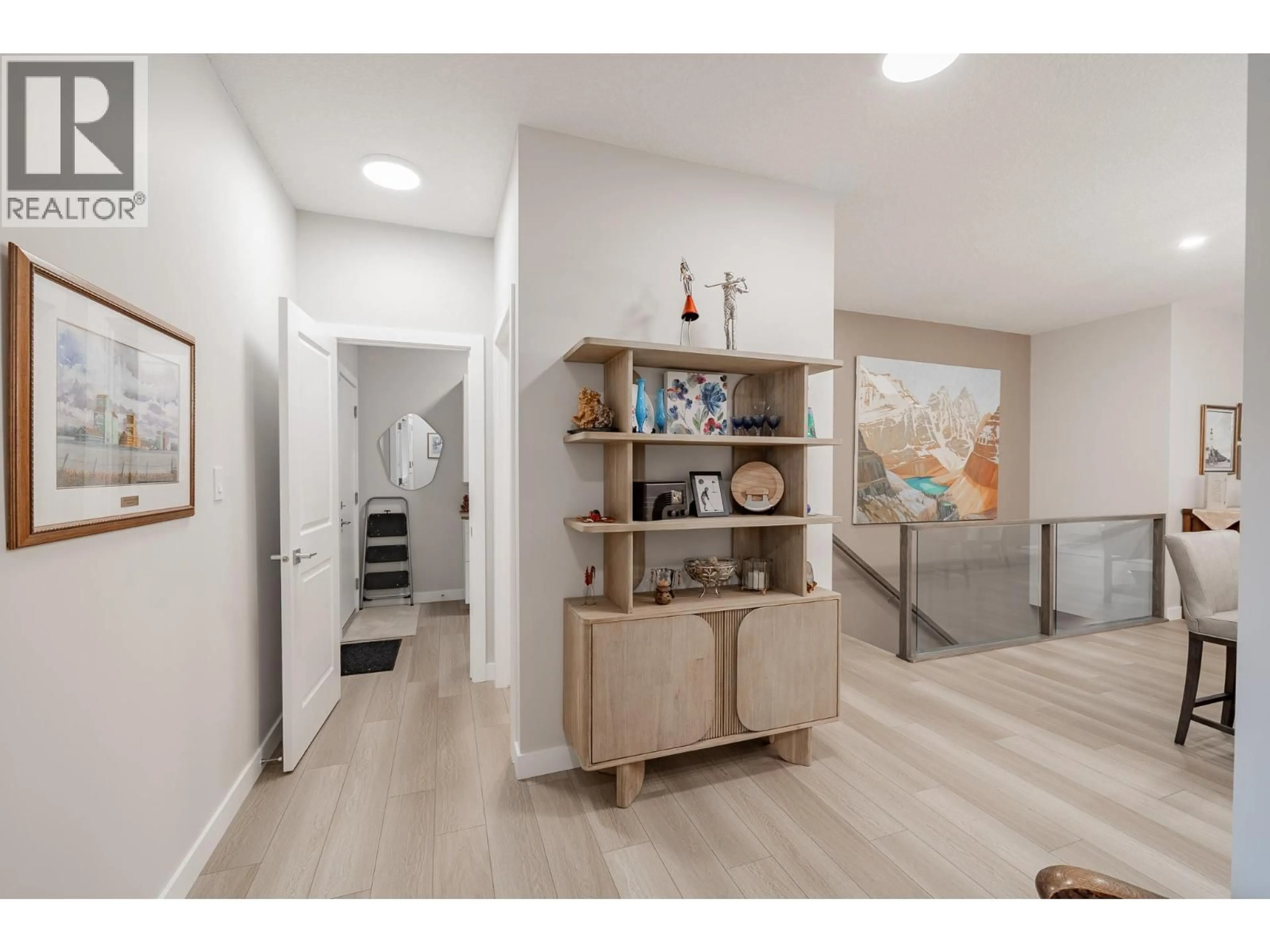 Indoor entryway for 2 - 4820 RIDGE ROAD, Radium Hot Springs British Columbia V0A1M0