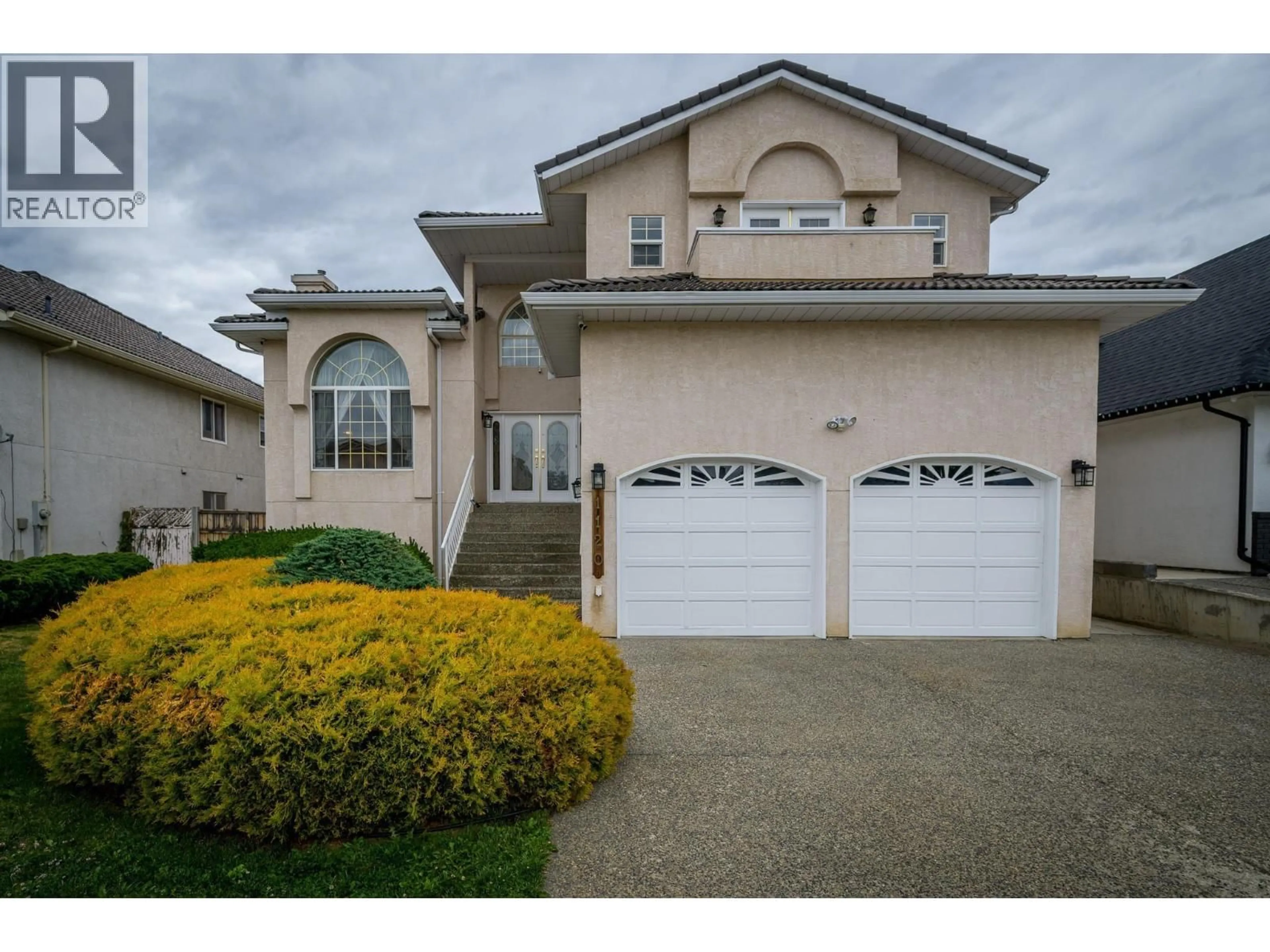 Home with vinyl exterior material, street for 1120 14TH STREET, Kamloops British Columbia V2B8K7