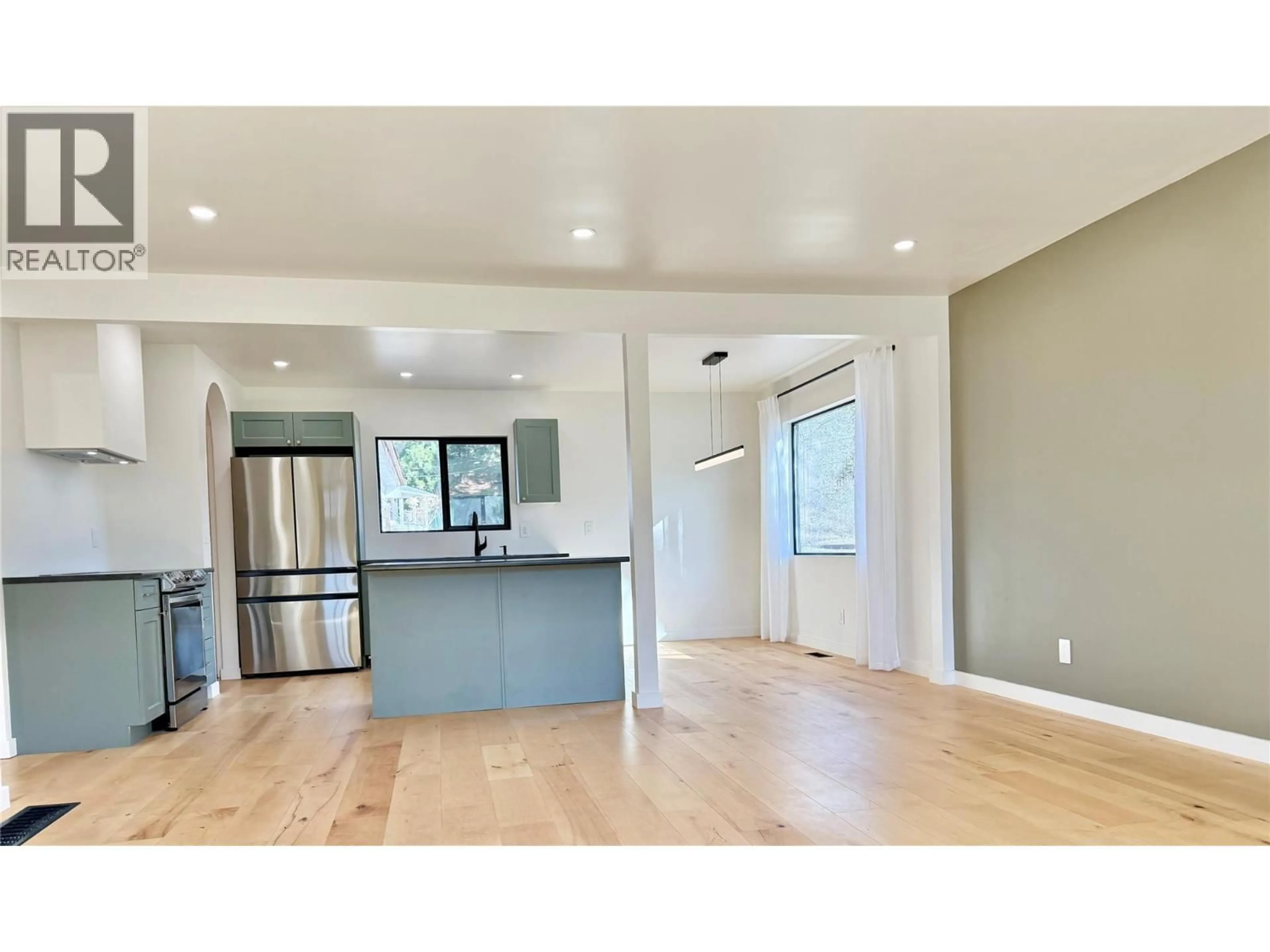 Open concept kitchen, unknown for 6295 COLLEGE ROAD, Grand Forks British Columbia V0H1H2