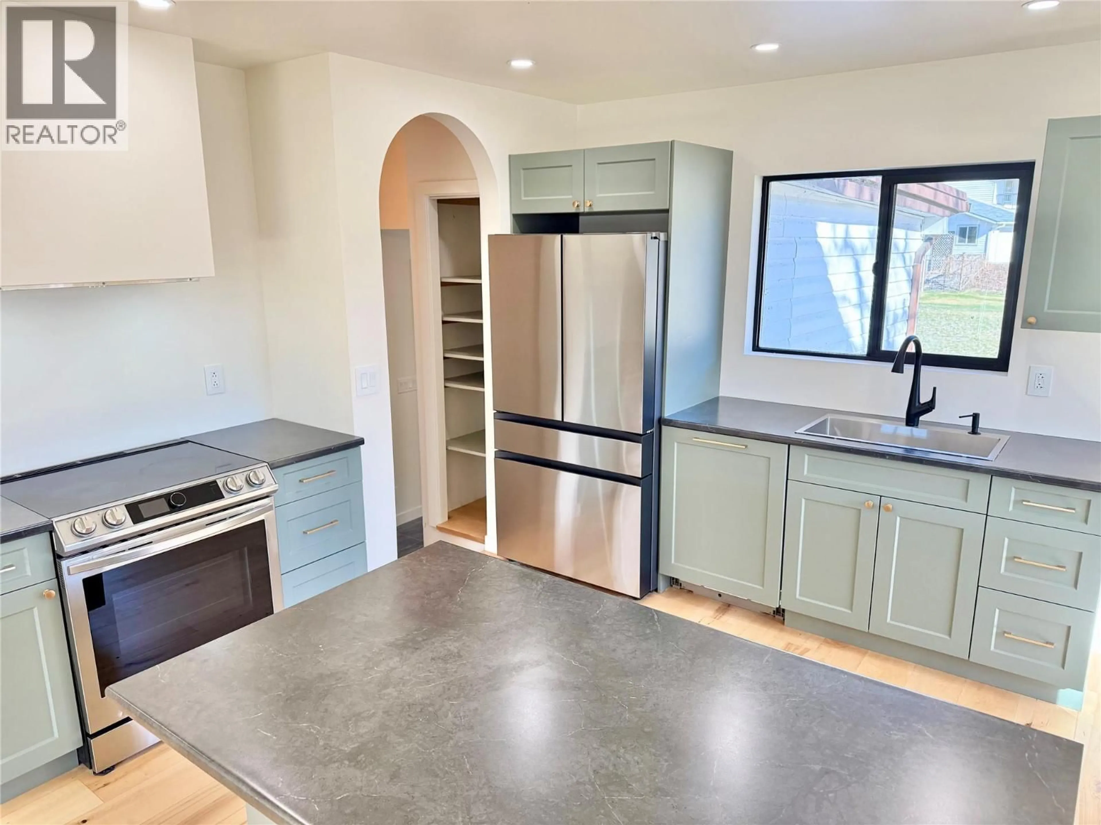 Open concept kitchen, unknown for 6295 COLLEGE ROAD, Grand Forks British Columbia V0H1H2