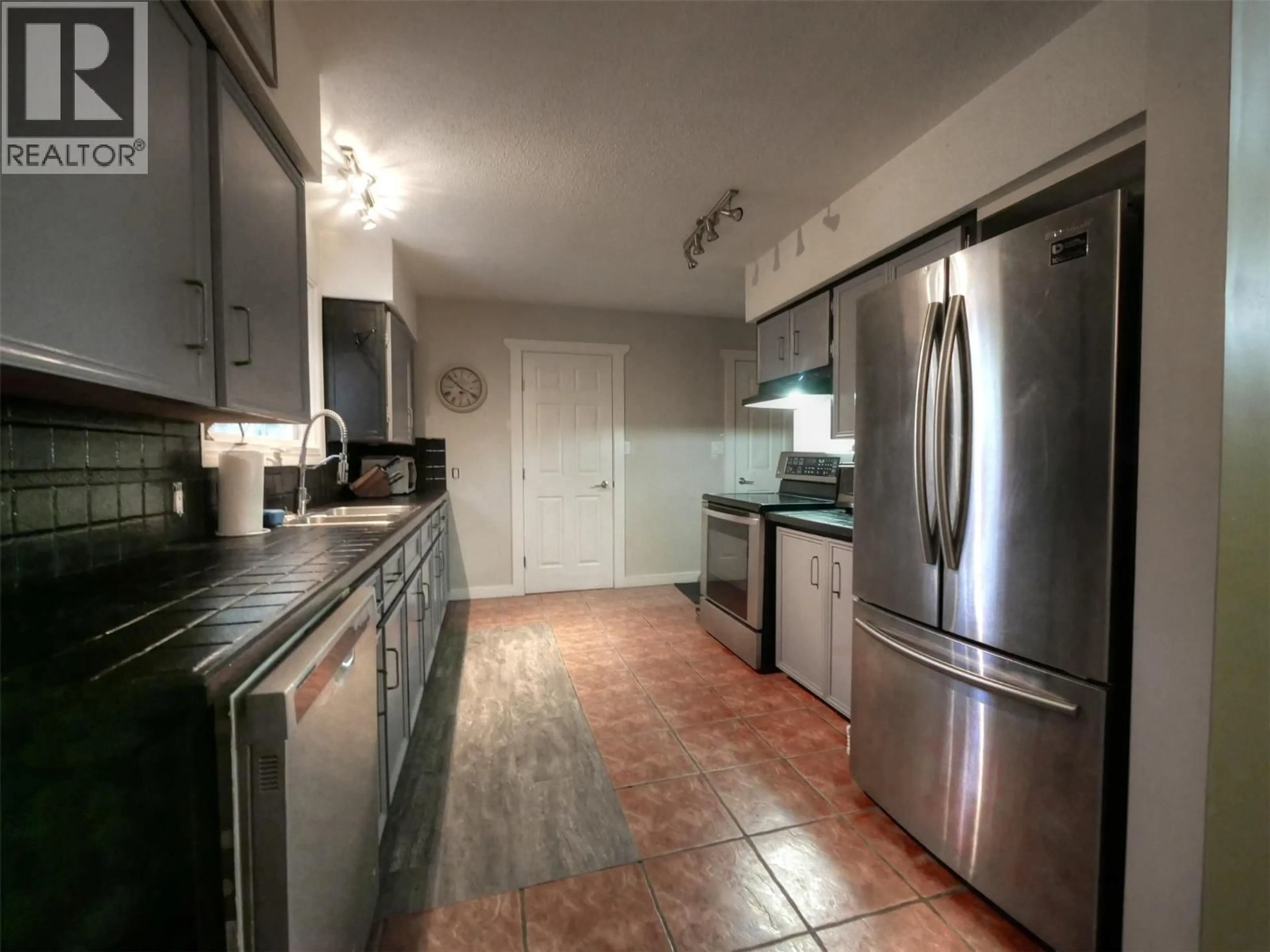 Standard kitchen, ceramic/tile floor for 1895 COLUMBIA GARDENS ROAD, Fruitvale British Columbia V0G1L0