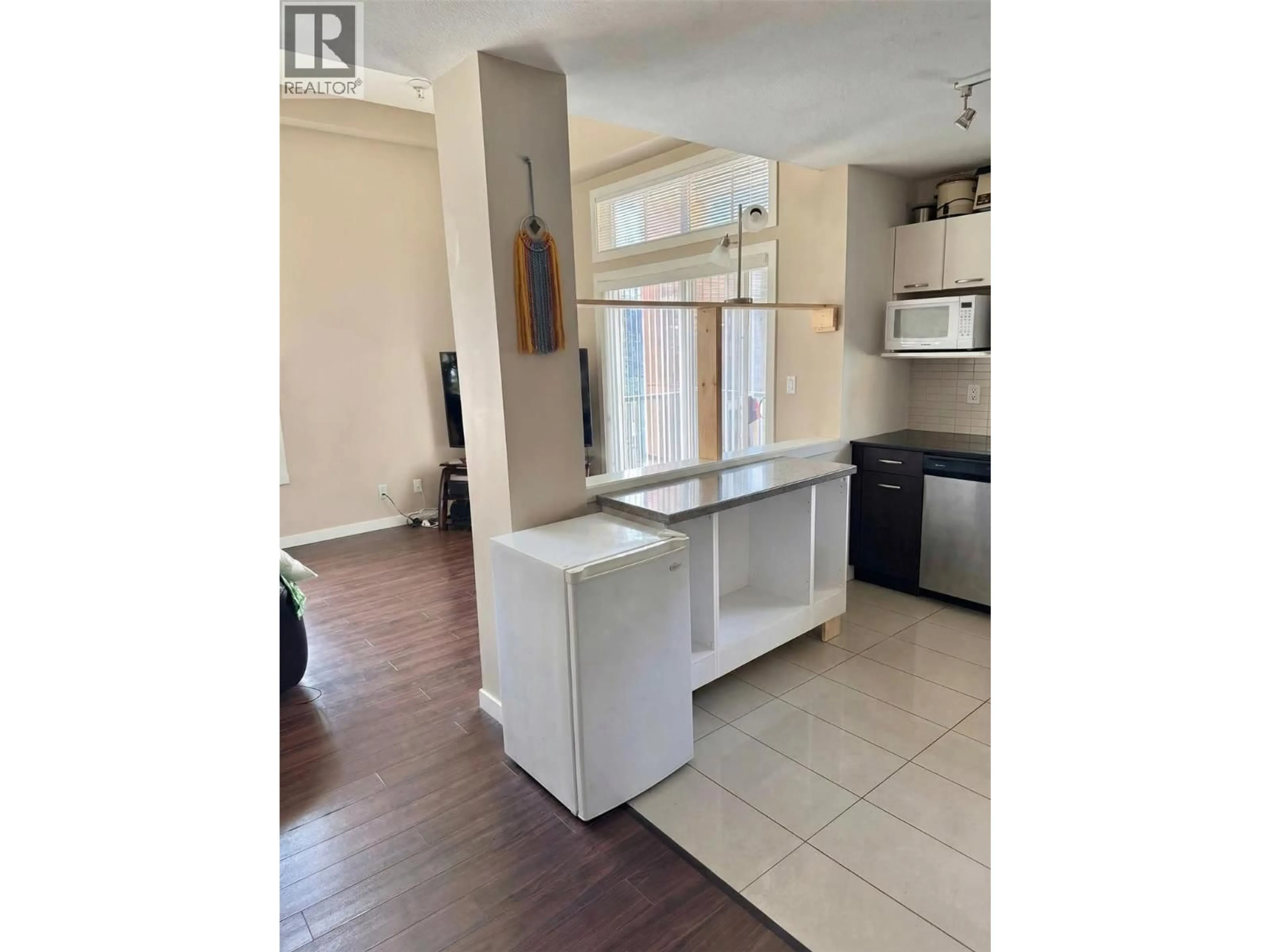 Open concept kitchen, unknown for 403 - 571 YATES ROAD, Kelowna British Columbia V1V2V5