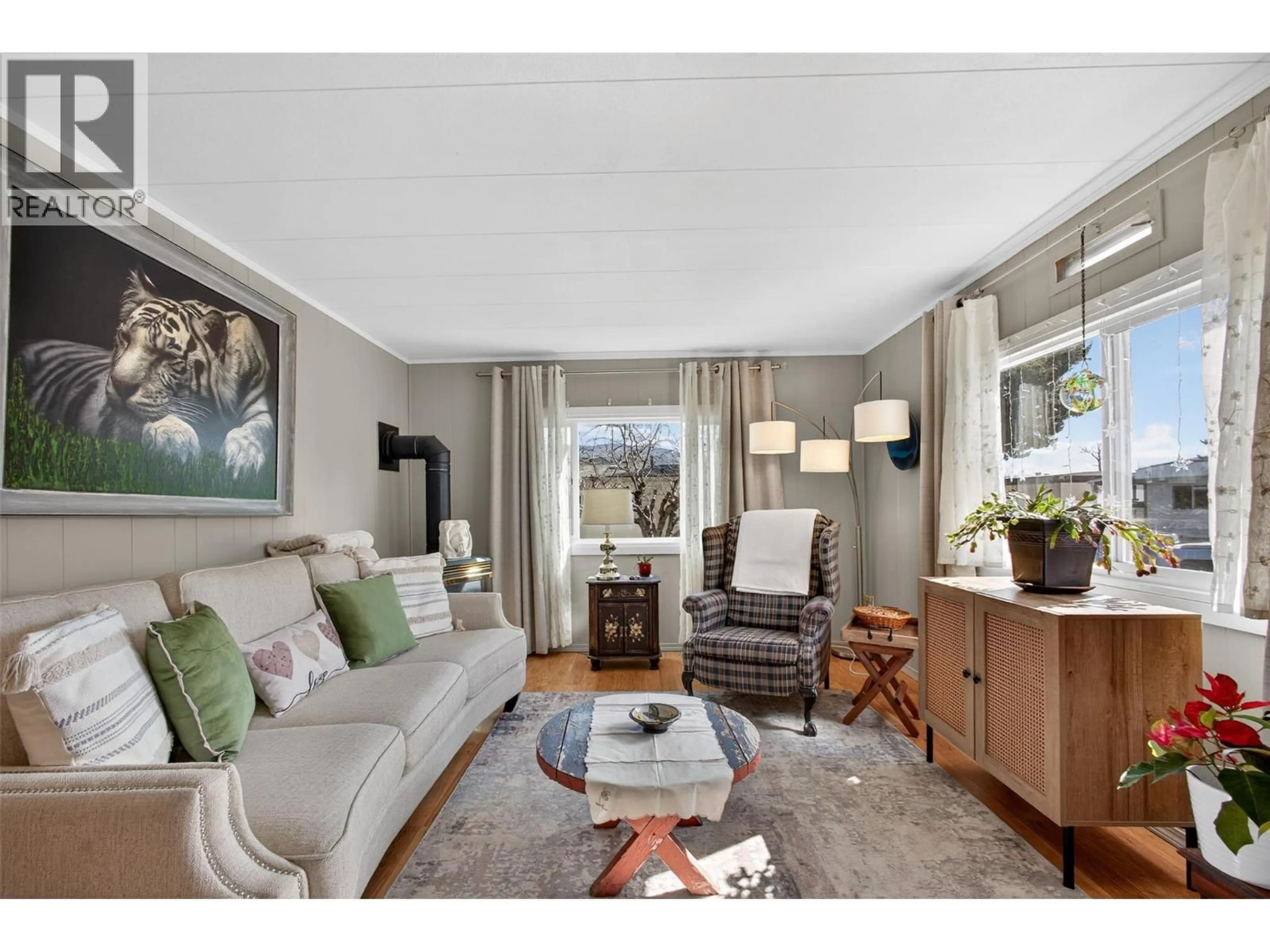 Living room with furniture, unknown for 3 - 6663 HIGHWAY 97 SOUTH OTHER SOUTH, Peachland British Columbia V0H1X7