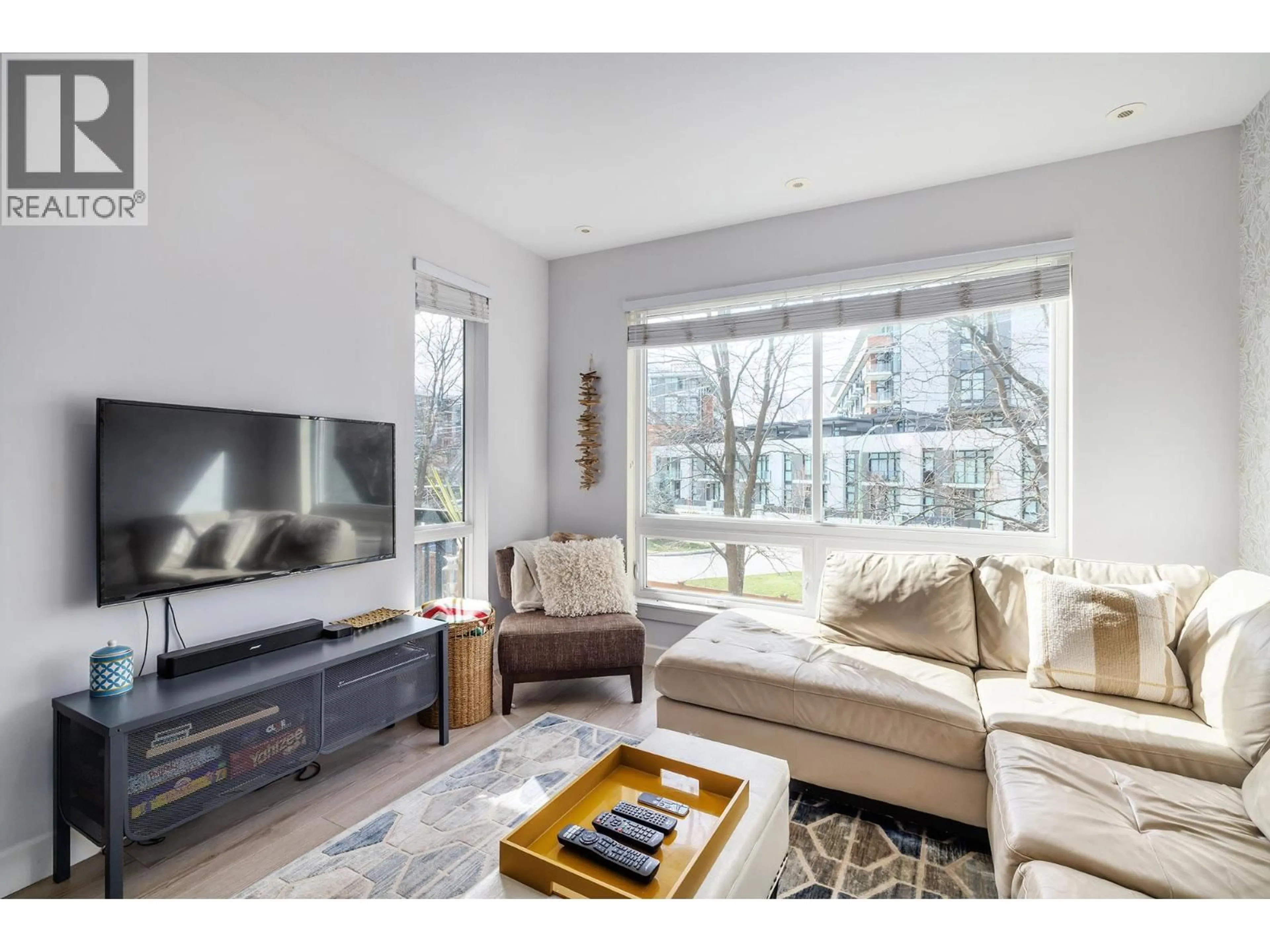 Living room with furniture, wood/laminate floor for 14 - 3416 SCOTT ROAD, Kelowna British Columbia V1W3H3