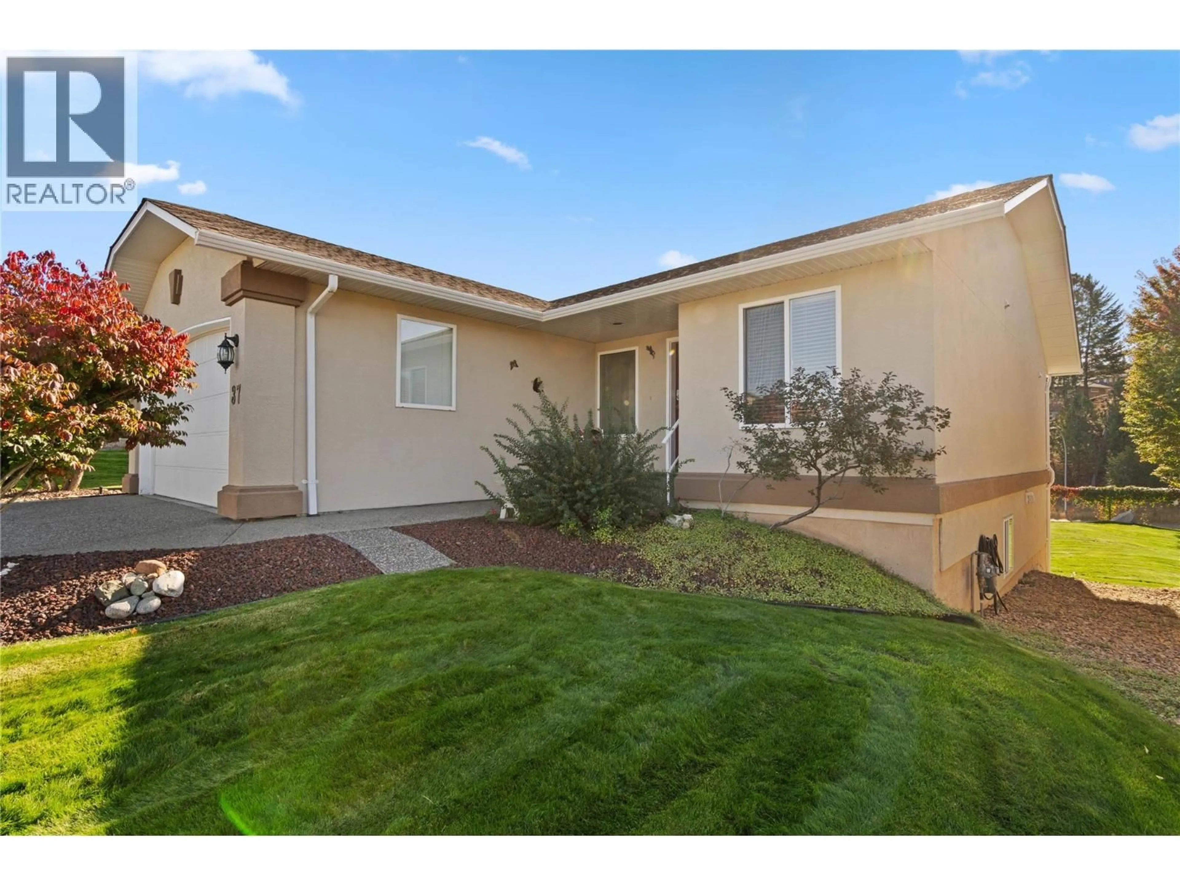 Home with vinyl exterior material, street for 37 - 1575 SPRINGHILL DRIVE, Kamloops British Columbia V2E2N9