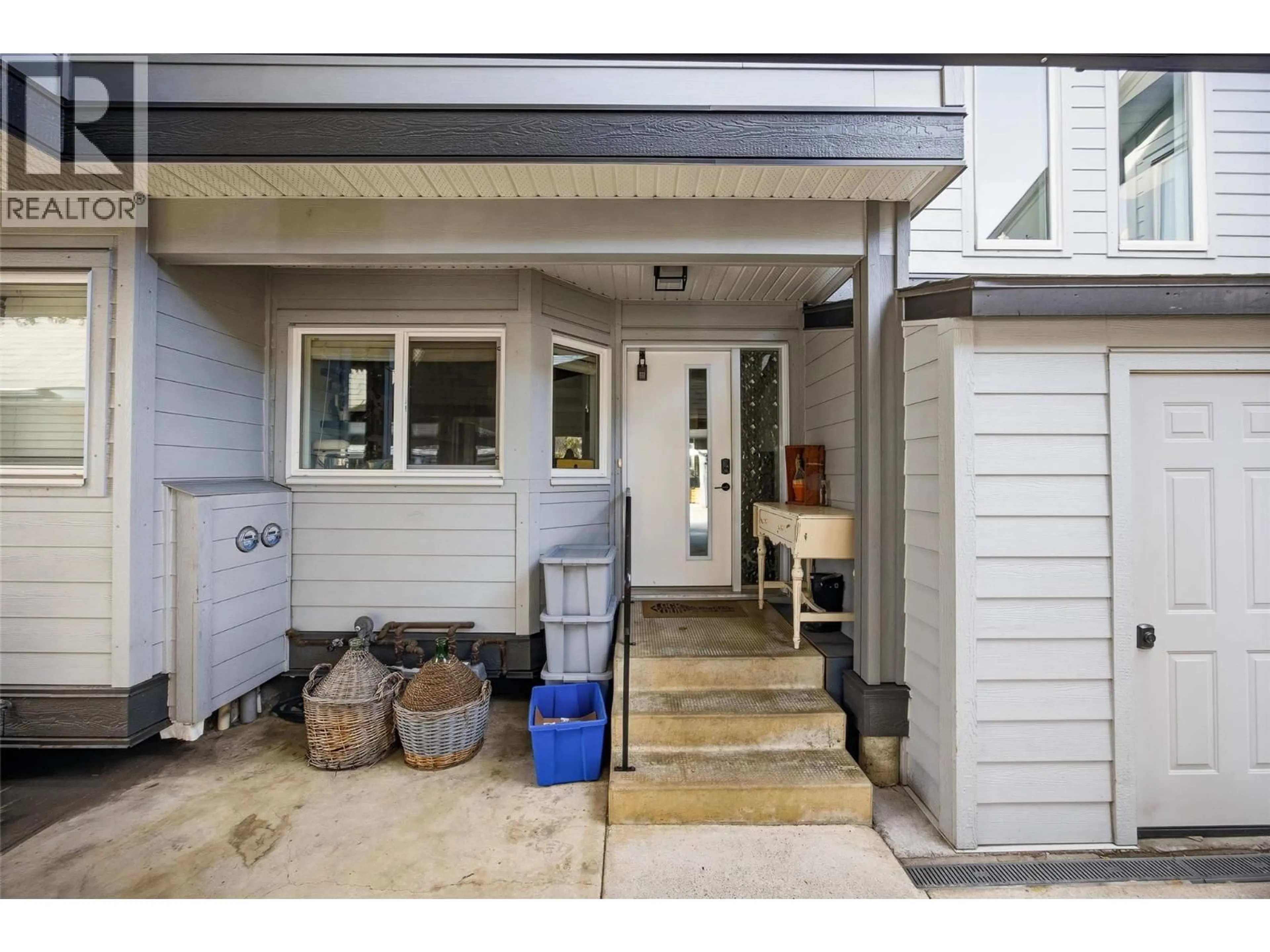 Indoor entryway for 210 - 2125 BURTCH ROAD, Kelowna British Columbia V1Y8N1