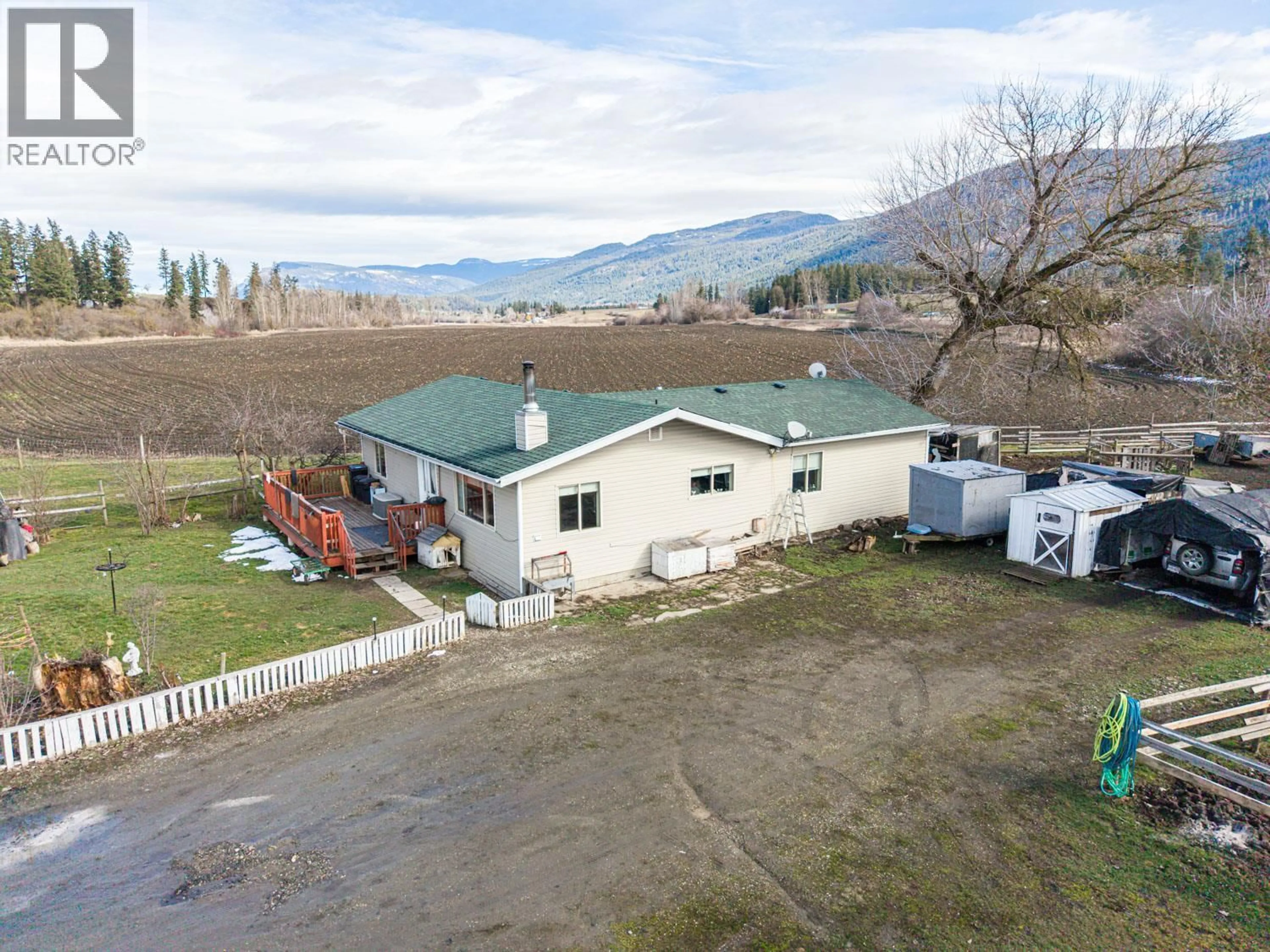 A pic from outside/outdoor area/front of a property/back of a property/a pic from drone, water/lake/river/ocean view for 4536 97A HIGHWAY, Spallumcheen British Columbia V4Y0S1