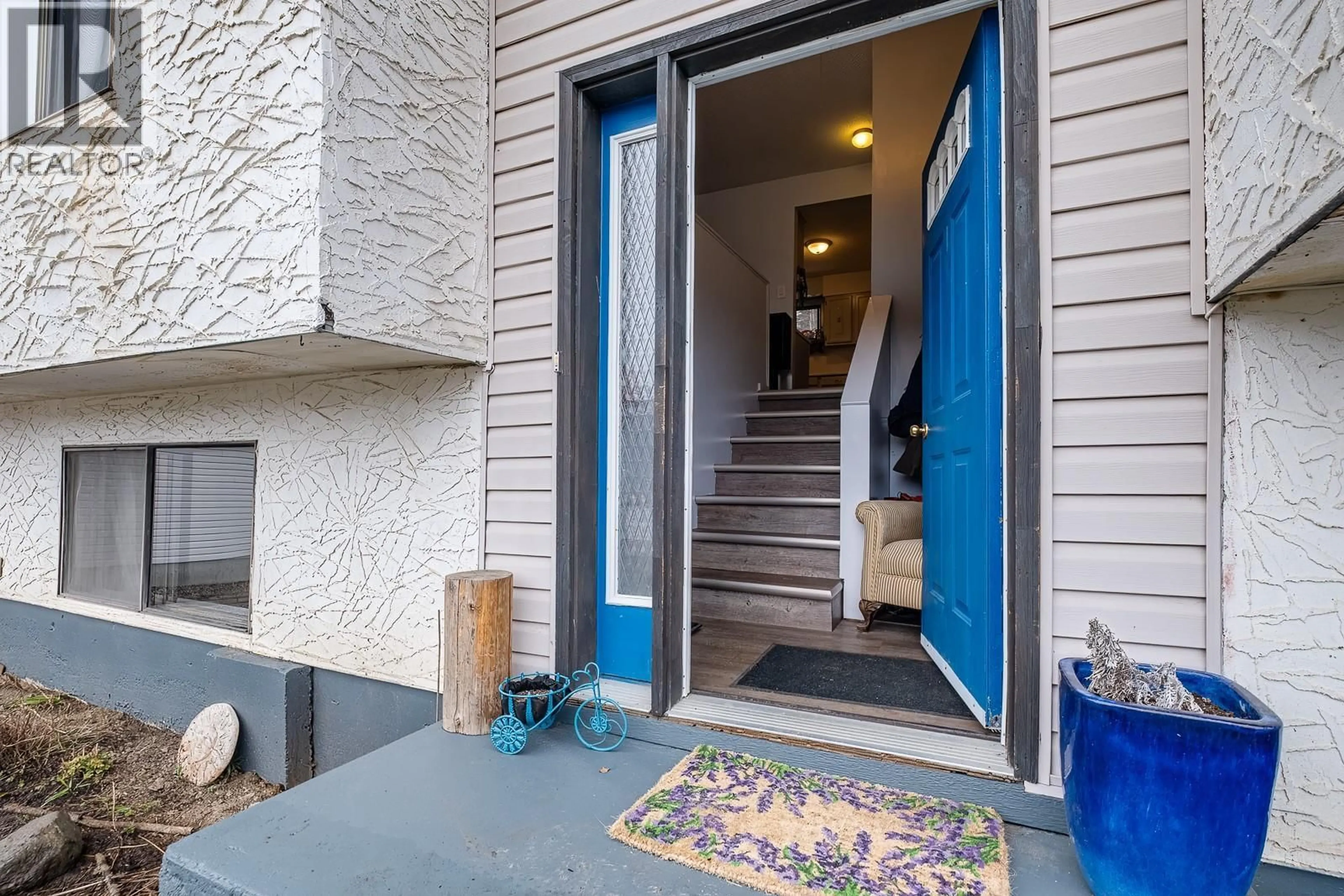 Indoor entryway for 1730 KOOTENAY AVENUE, Rossland British Columbia V0G1Y0