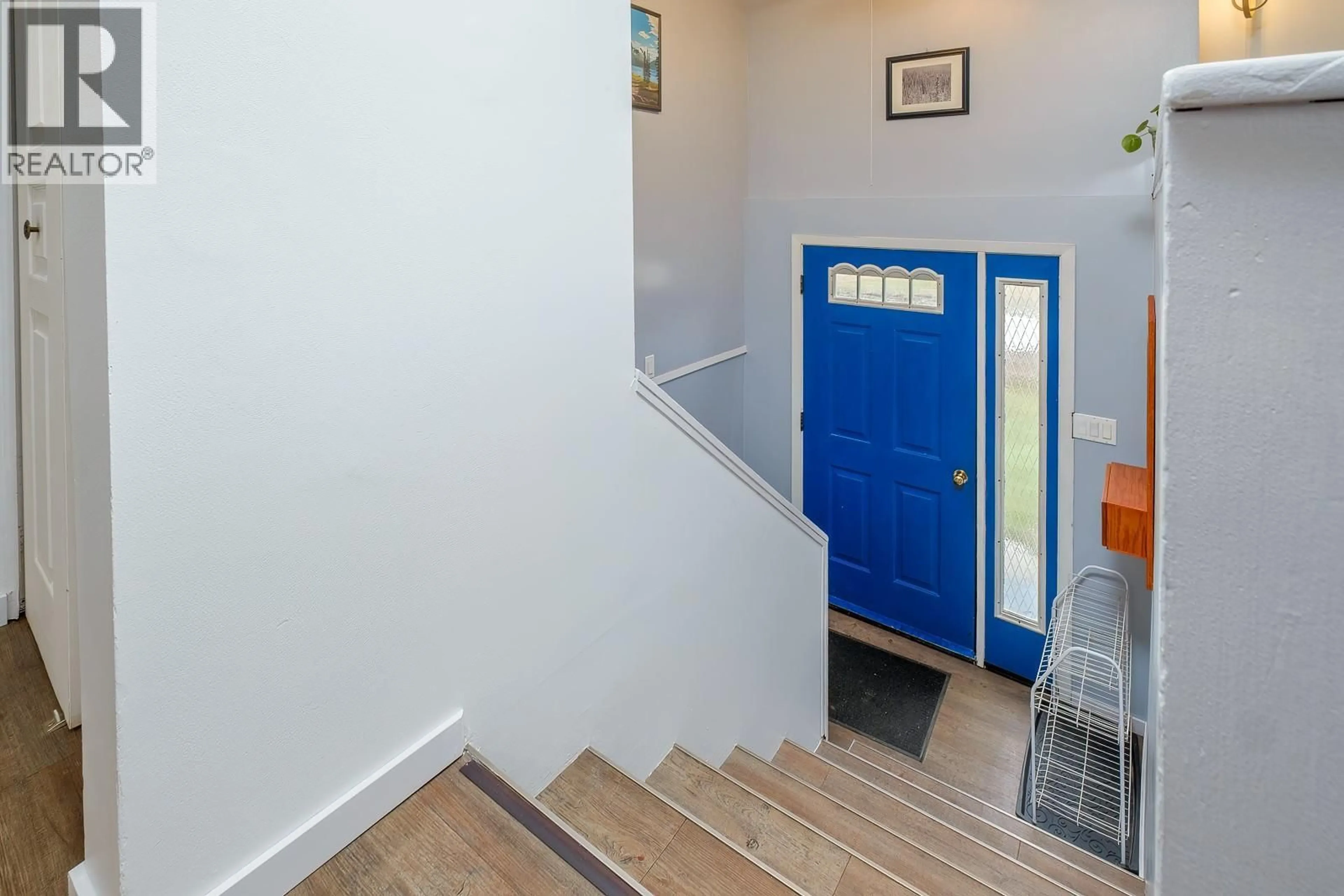 Indoor entryway for 1730 KOOTENAY AVENUE, Rossland British Columbia V0G1Y0