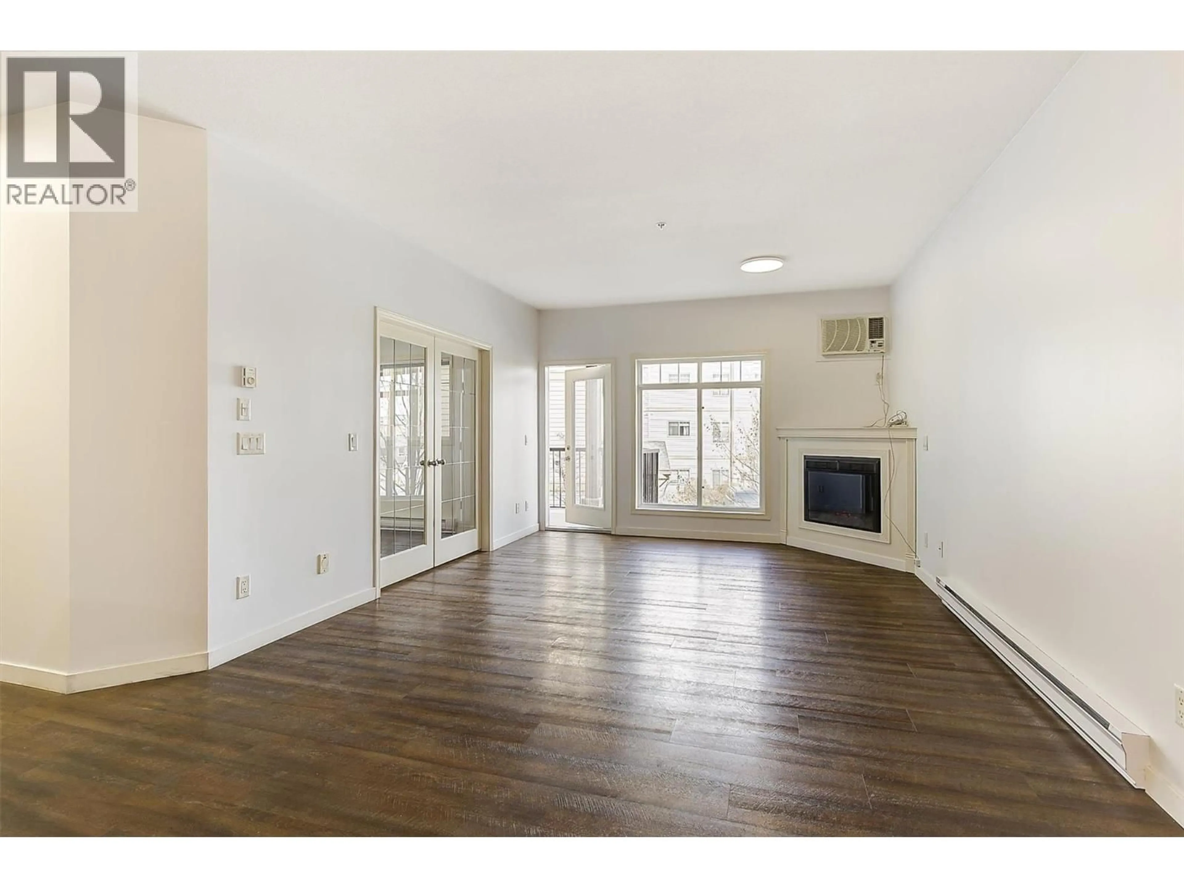 A pic of a room for 206 - 250 HOLLYWOOD ROAD SOUTH, Kelowna British Columbia V1X3S9