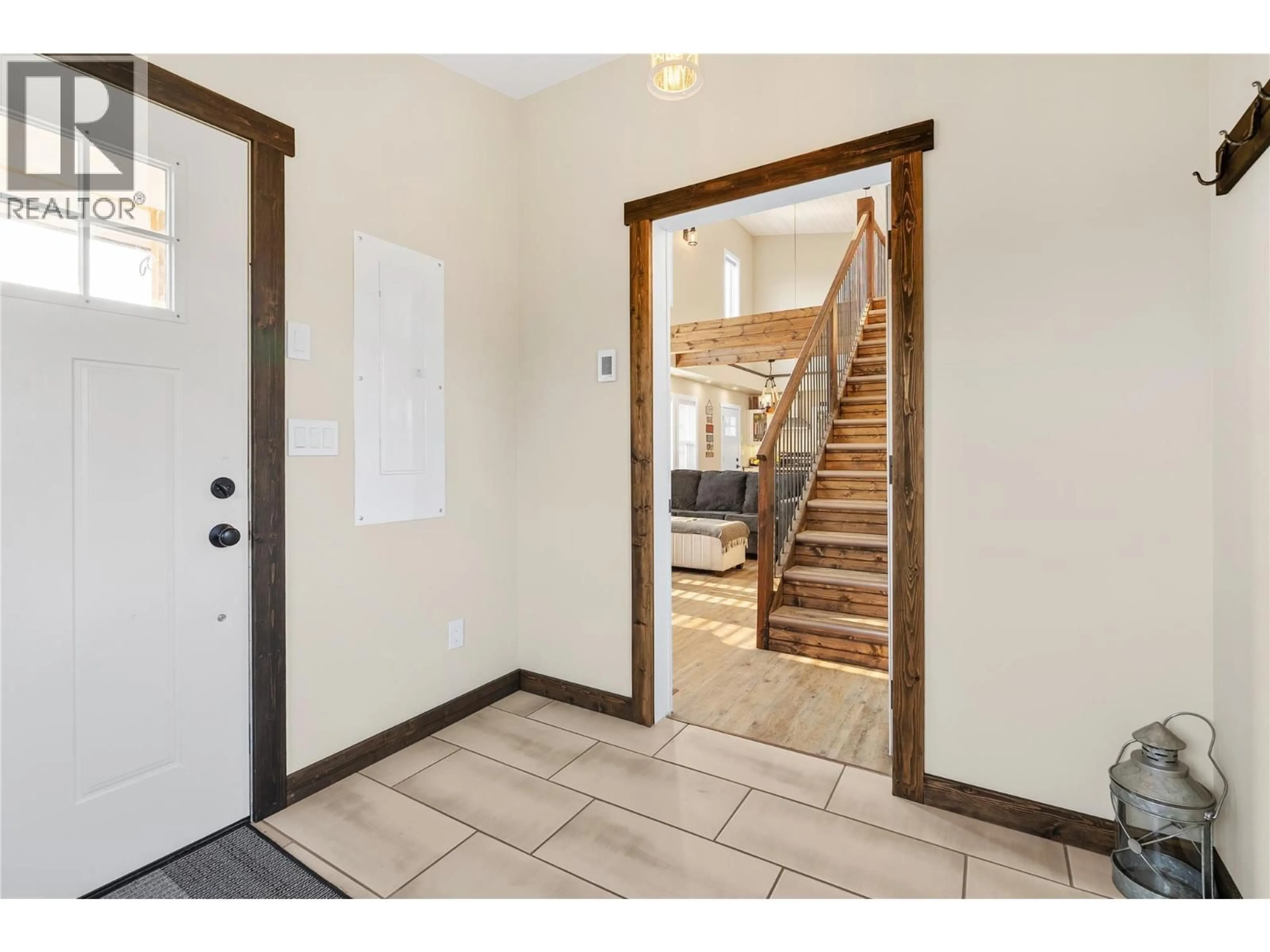 Indoor entryway for 5469 RIVERVIEW FRONTAGE ROAD, Ta Ta Creek British Columbia V0B2H0