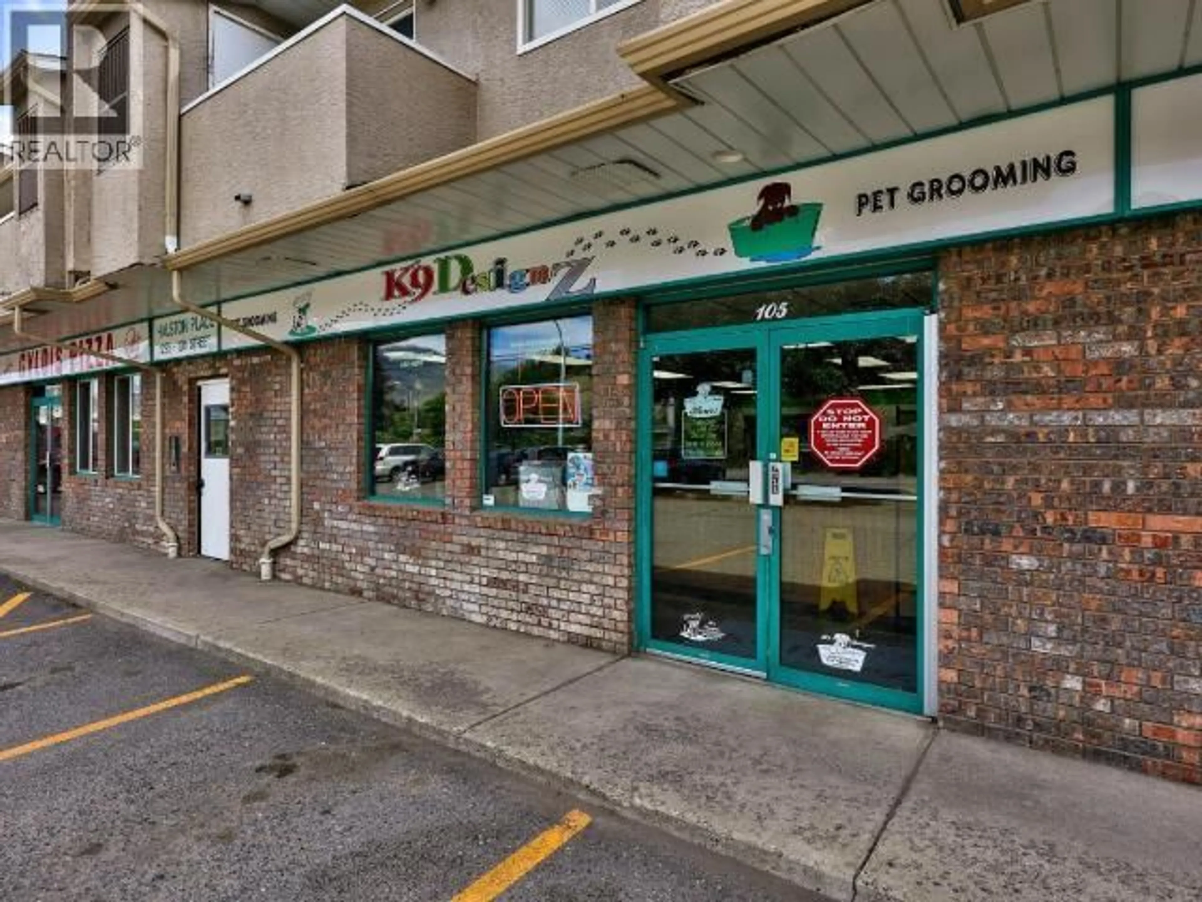 Indoor foyer for 105 - 1295 12TH STREET, Kamloops British Columbia V2B3C8