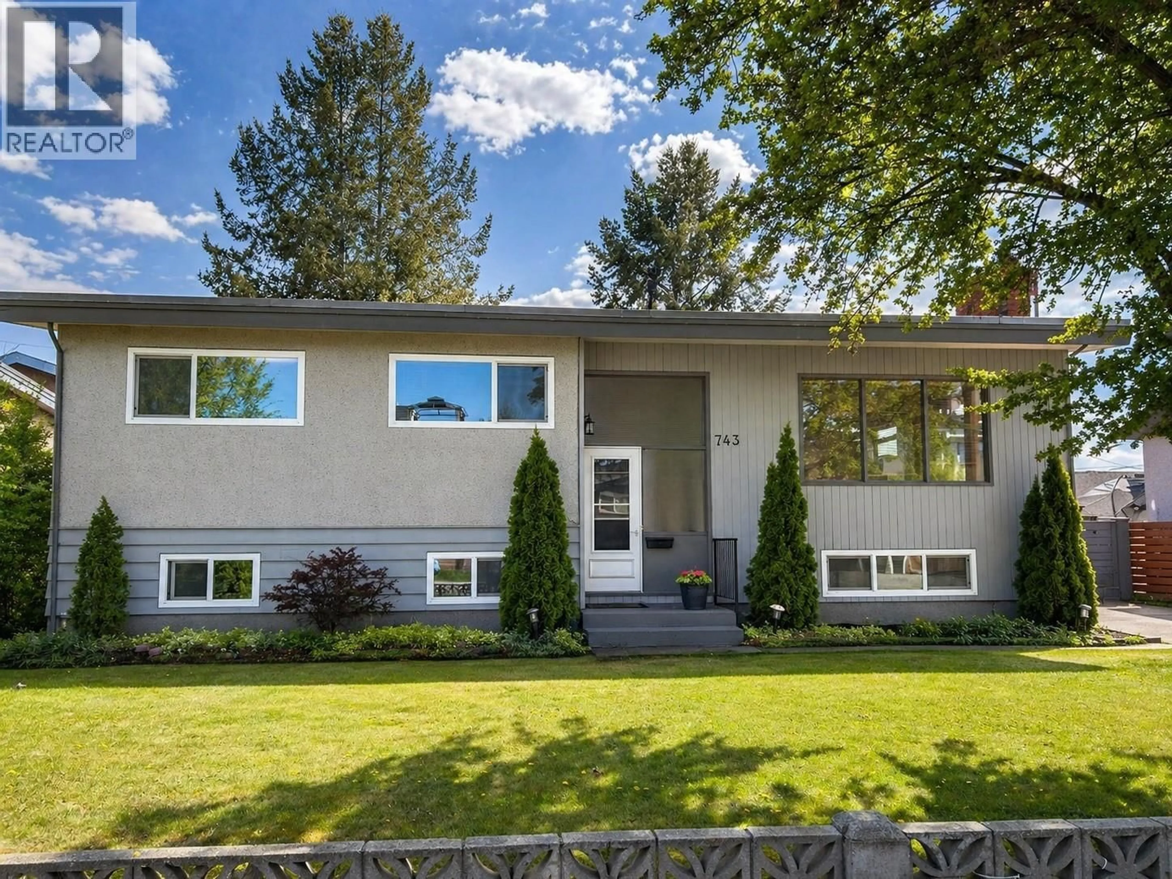 Home with vinyl exterior material, street for 743 KINNEAR AVENUE, Kelowna British Columbia V1Y5B2