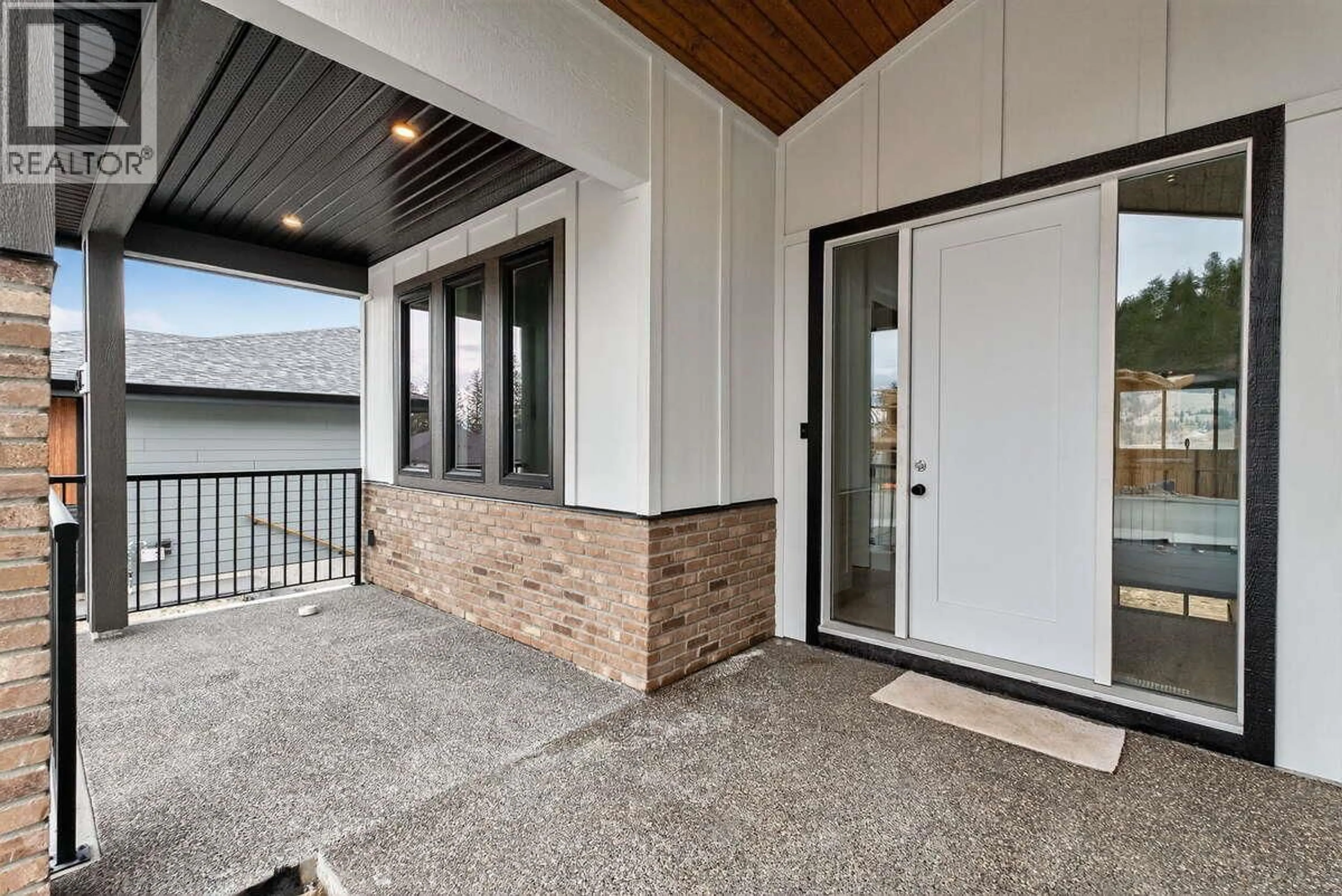 Indoor entryway for 2150 MONTENEGRO DRIVE, Kelowna British Columbia V1P0B2