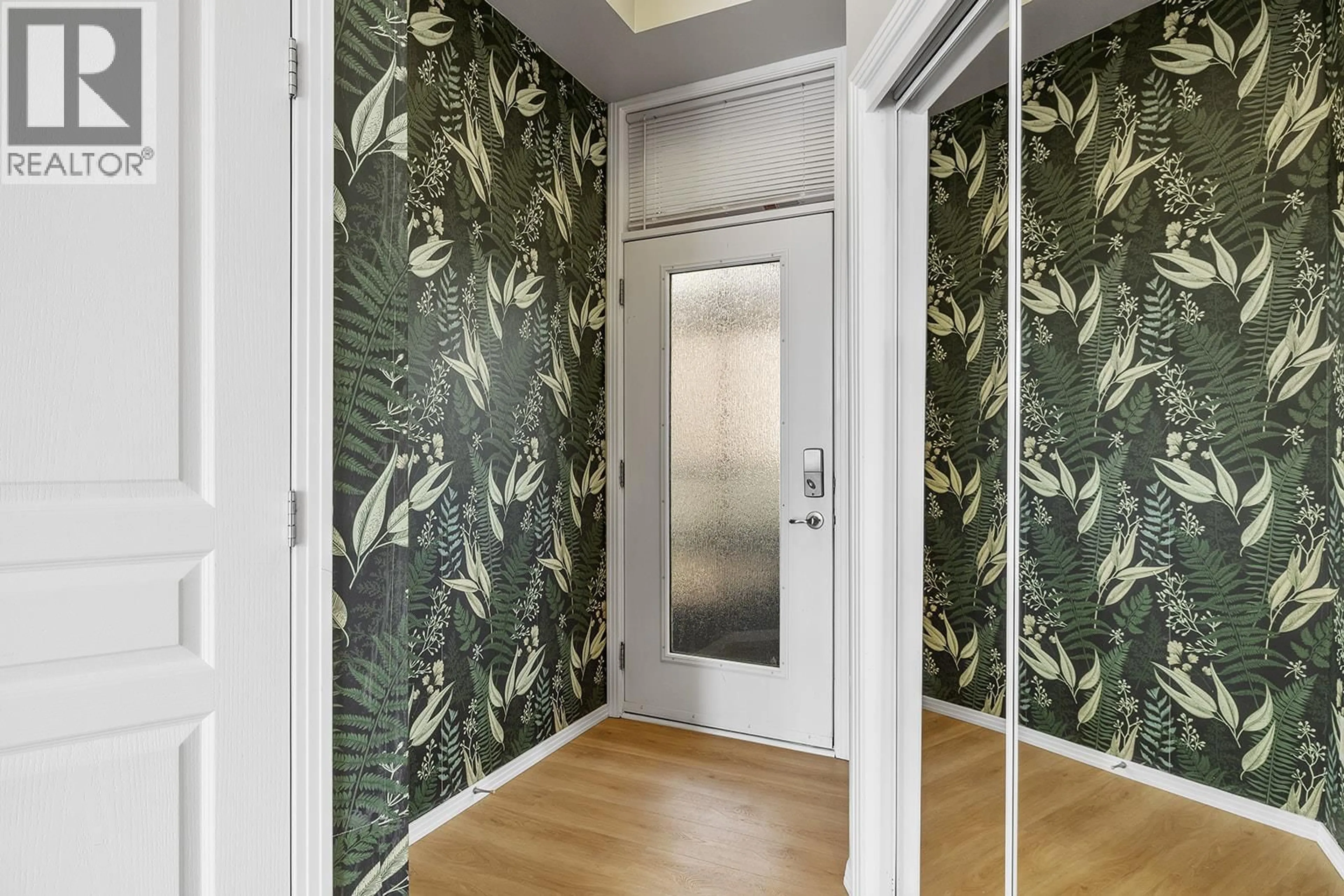 Indoor entryway for 311 - 1327 ST. PAUL STREET, Kelowna British Columbia V1Y2E2