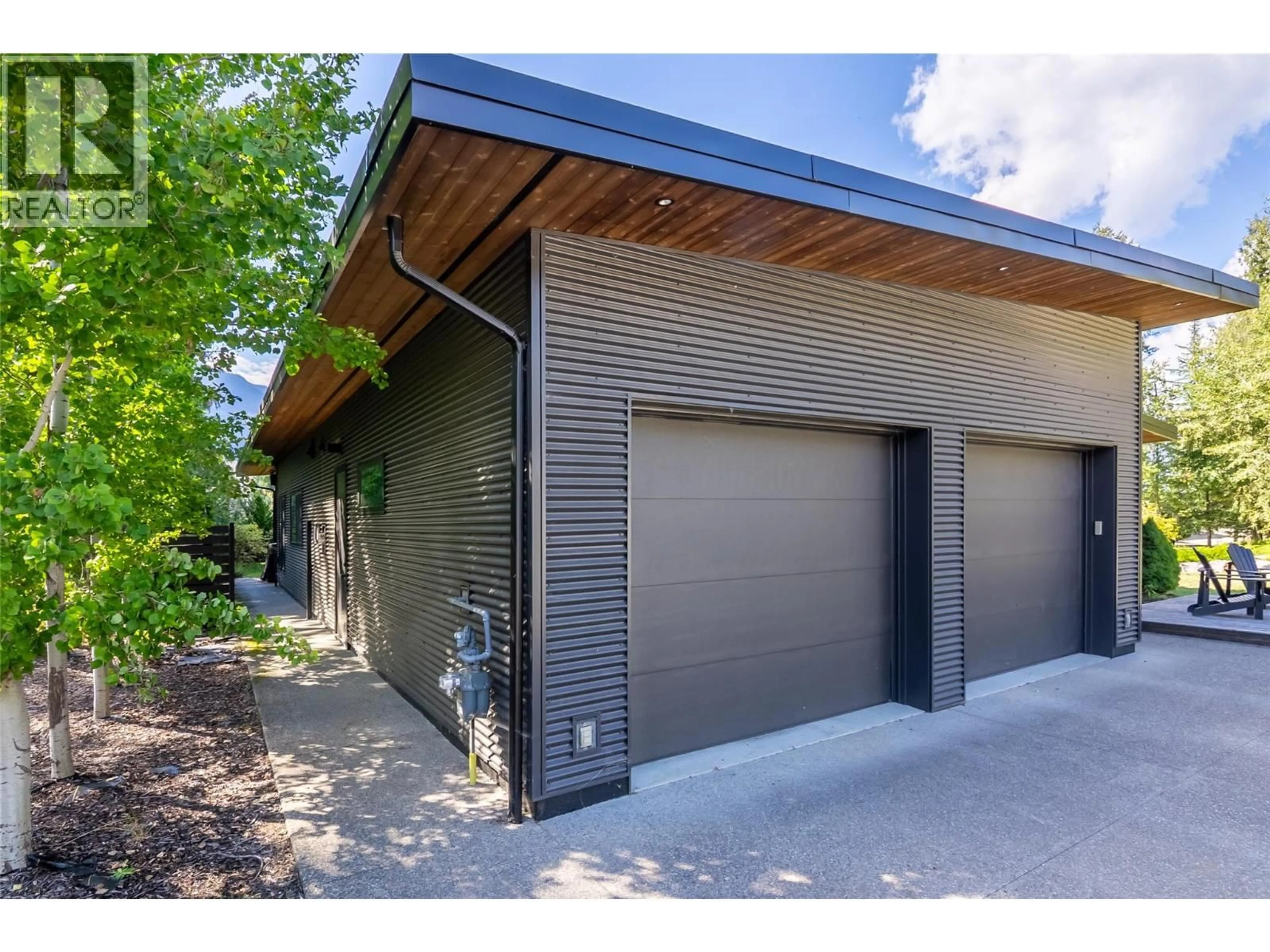 Indoor garage for 1061 CASHATO CRESCENT, Revelstoke British Columbia V0E2S1