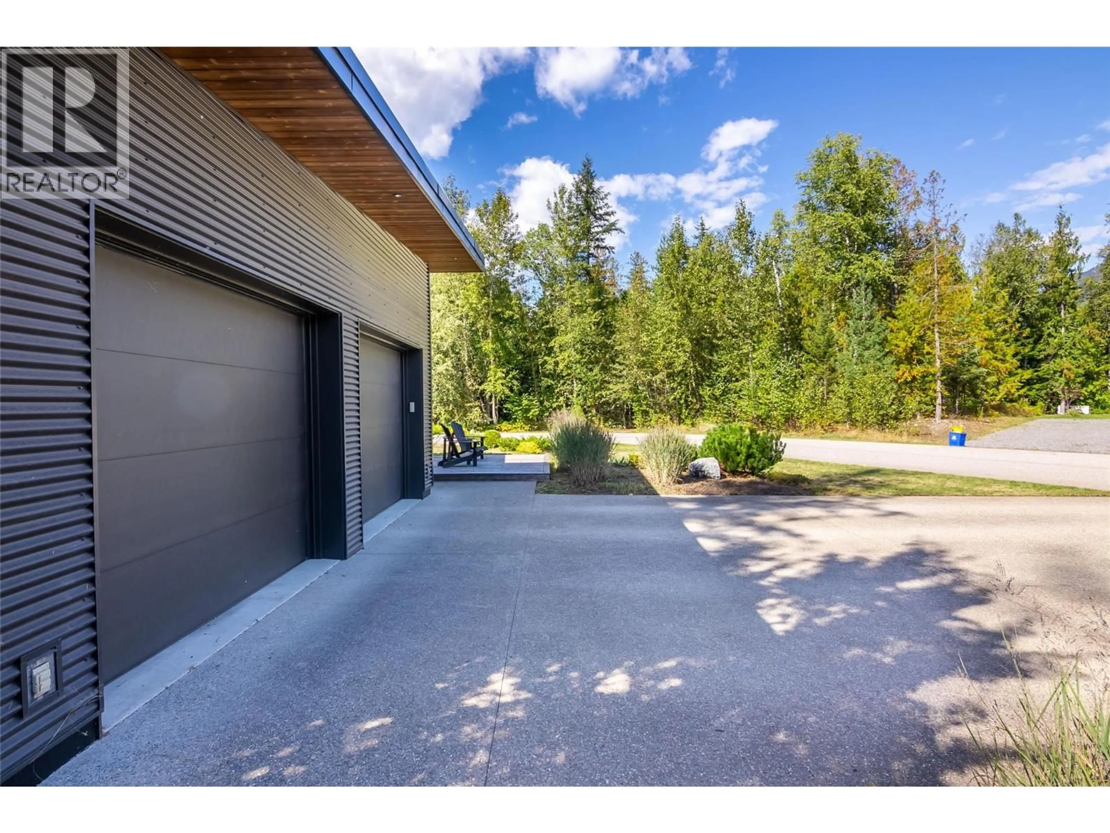 Indoor garage for 1061 CASHATO CRESCENT, Revelstoke British Columbia V0E2S1