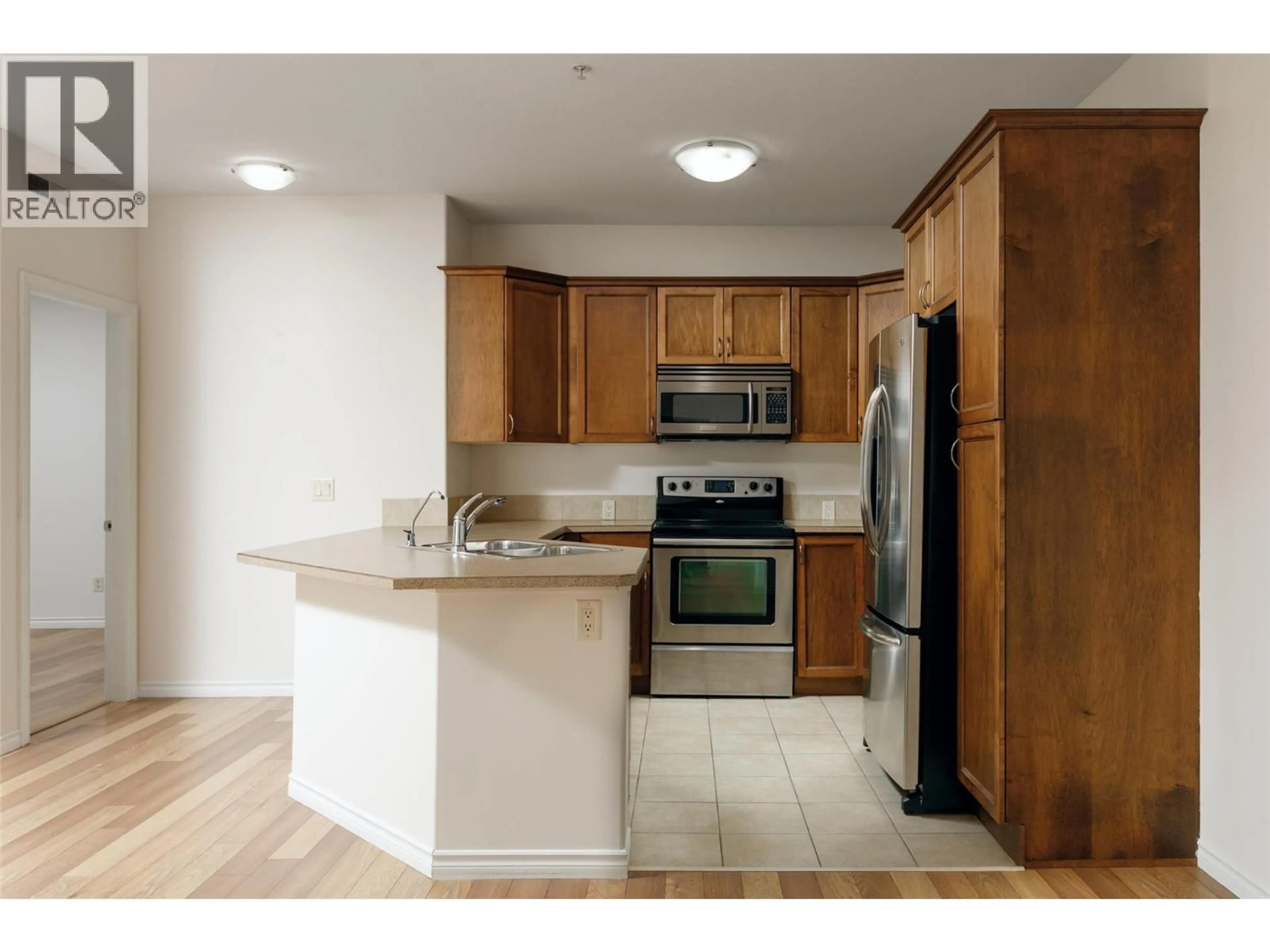 Standard kitchen, unknown for 208 - 1007 HARVEY AVENUE, Kelowna British Columbia V1Y6B1