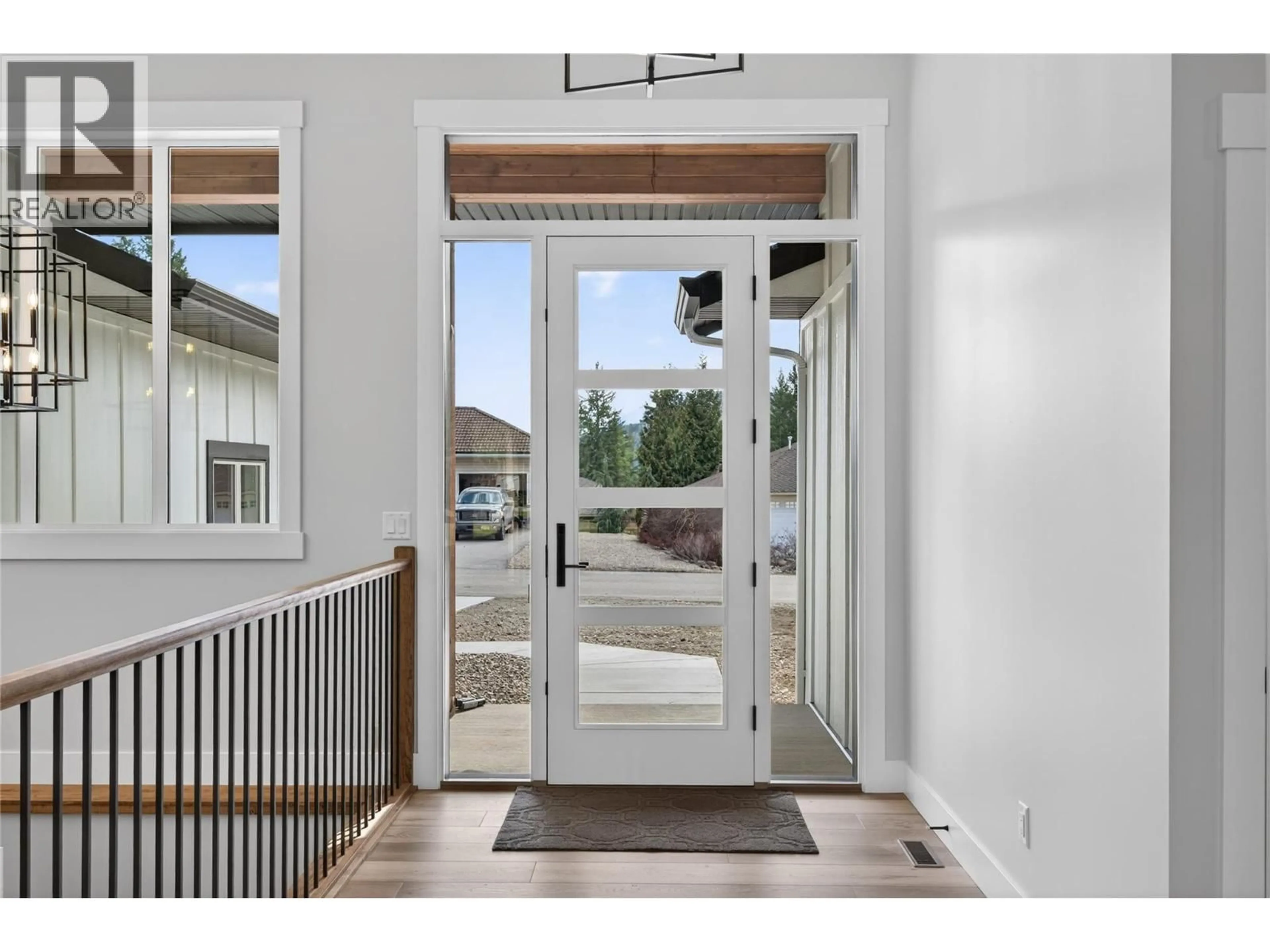 Indoor entryway for 2520 GOLF VIEW CRESCENT, Blind Bay British Columbia V0E1H2