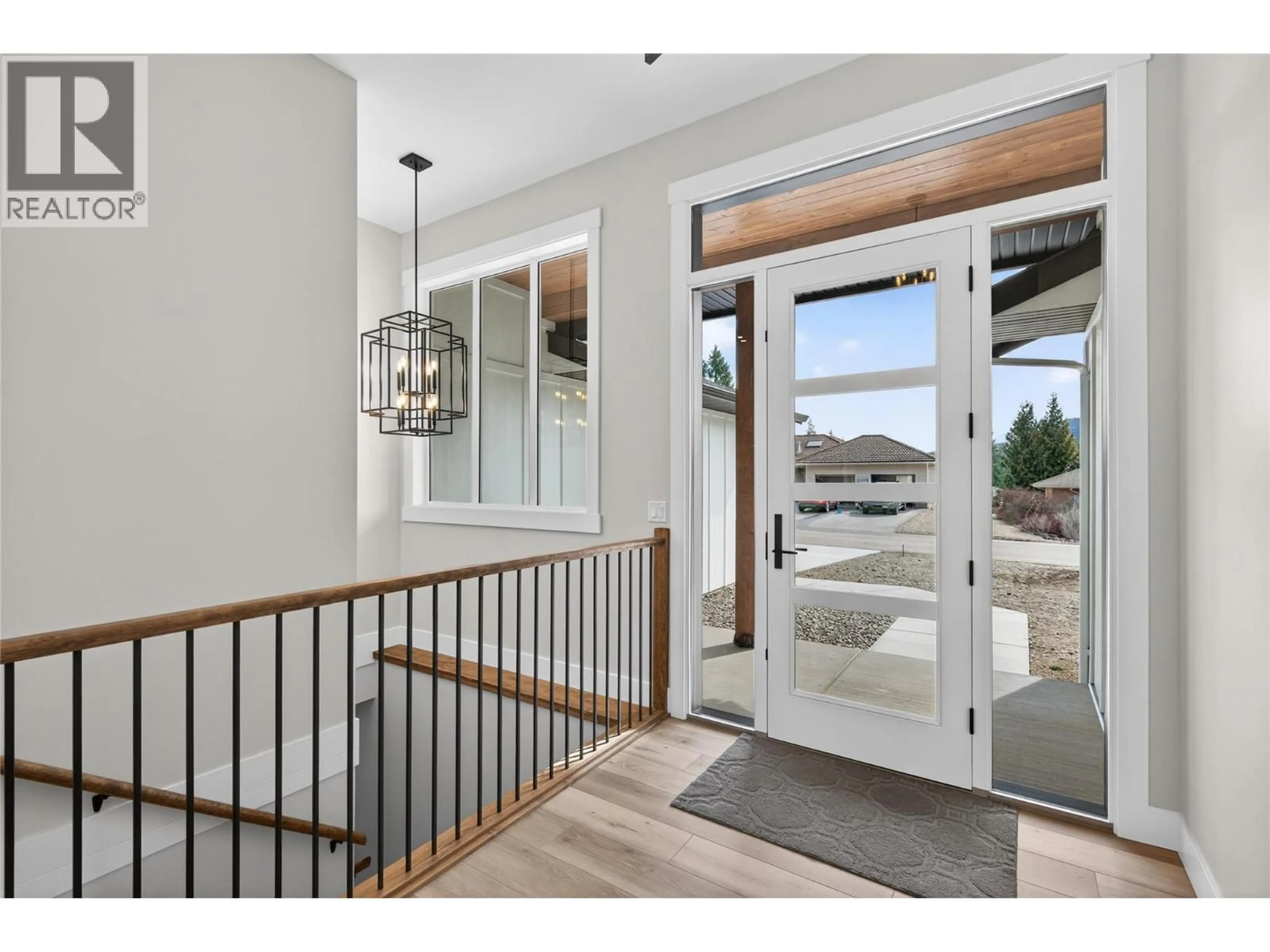 Indoor entryway for 2520 GOLF VIEW CRESCENT, Blind Bay British Columbia V0E1H2