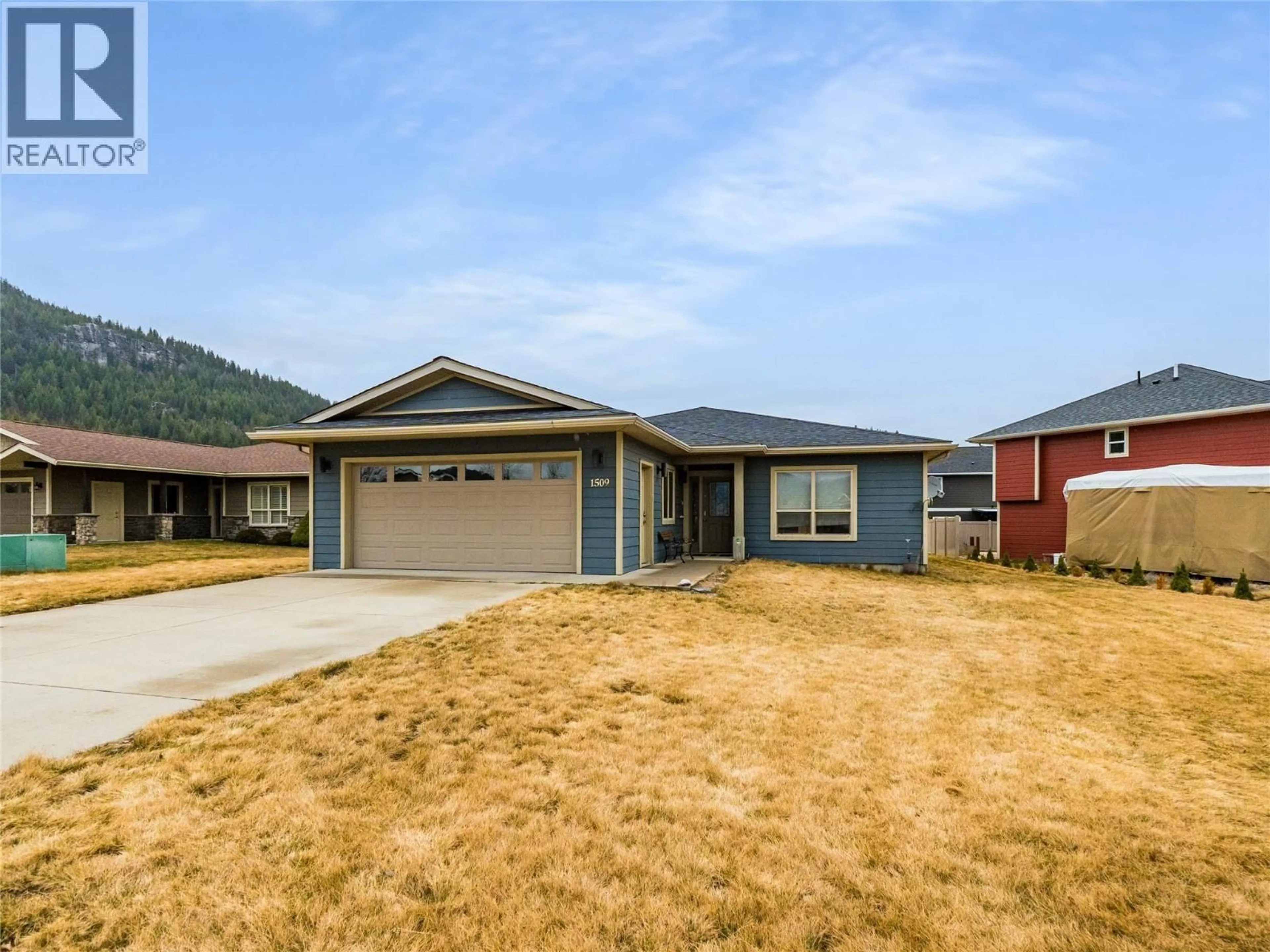 Home with vinyl exterior material, street for 1509 GRANDVIEW DRIVE, Castlegar British Columbia V1N4X7