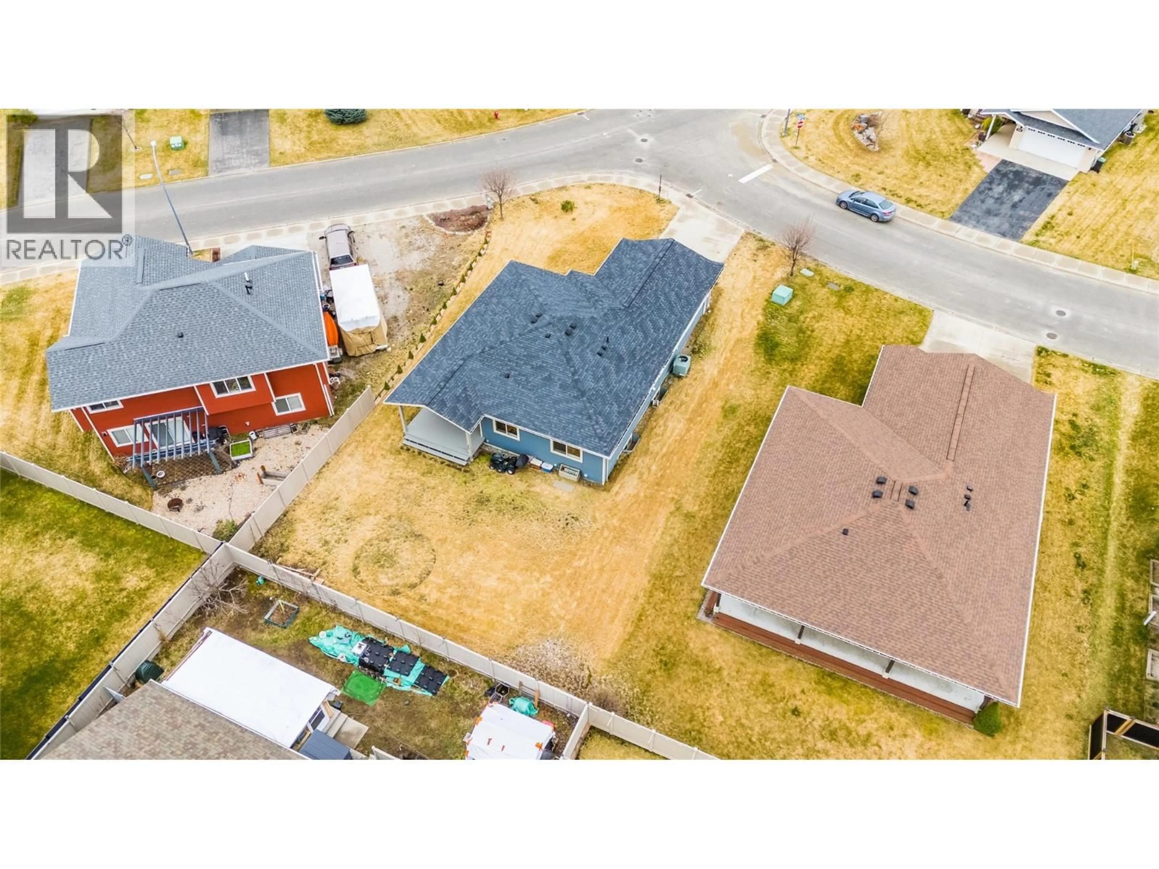 A pic from outside/outdoor area/front of a property/back of a property/a pic from drone, building for 1509 GRANDVIEW DRIVE, Castlegar British Columbia V1N4X7