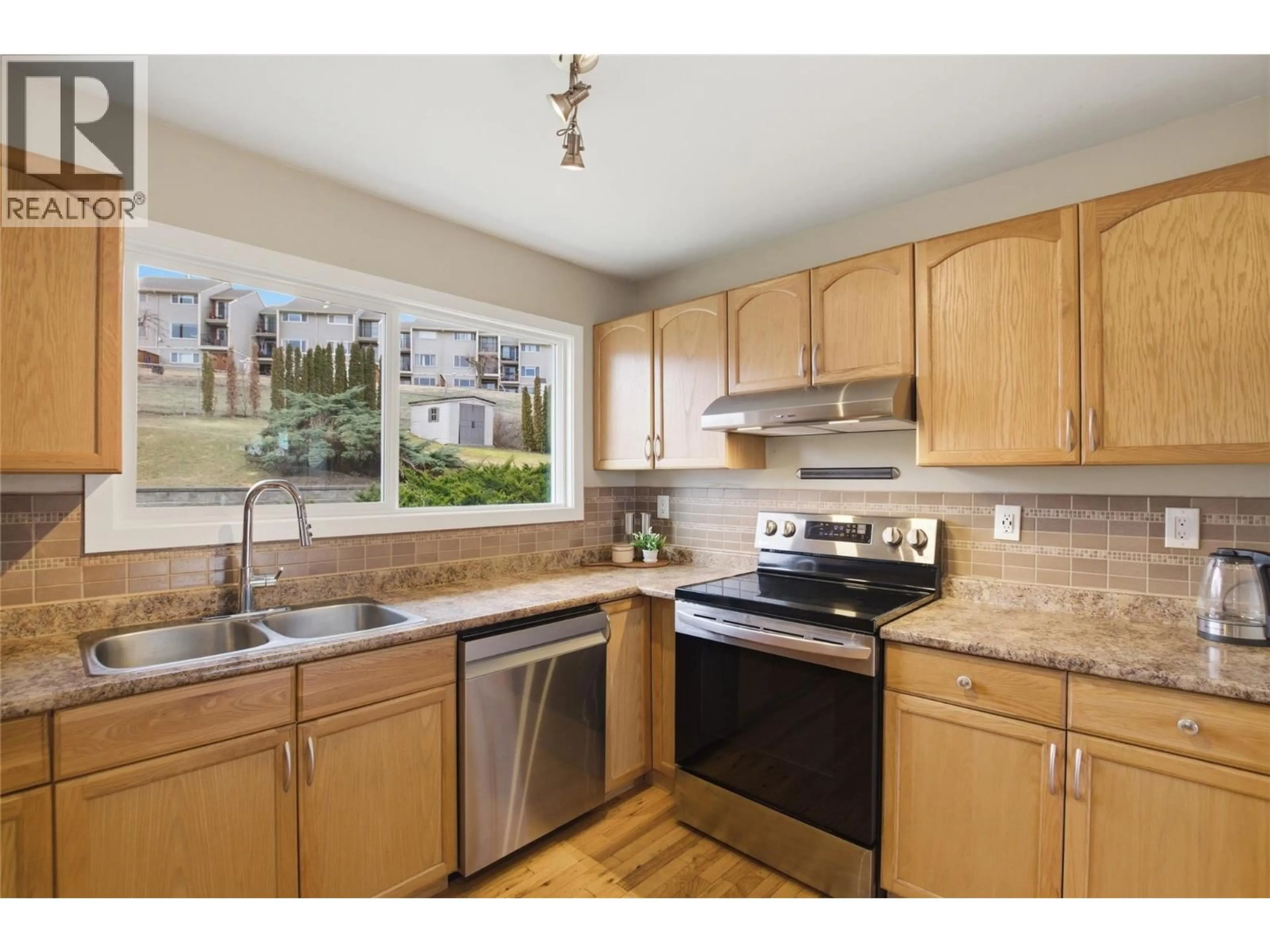 Standard kitchen, wood/laminate floor for 299 GORDONHORN CRESCENT, Kamloops British Columbia V2E1G6