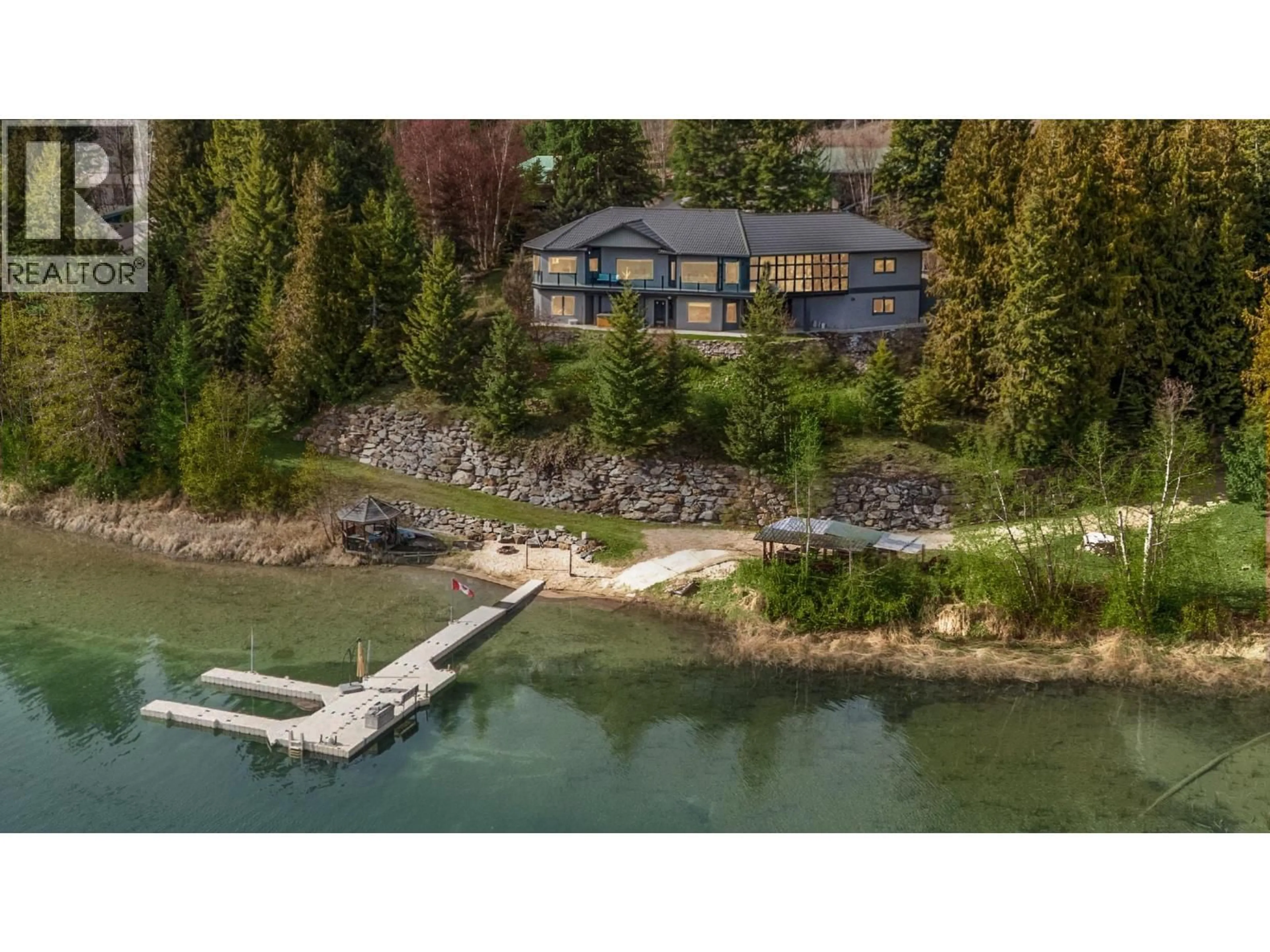 A pic from outside/outdoor area/front of a property/back of a property/a pic from drone, water/lake/river/ocean view for 3918 PARRI ROAD, Sorrento British Columbia V0E2W0