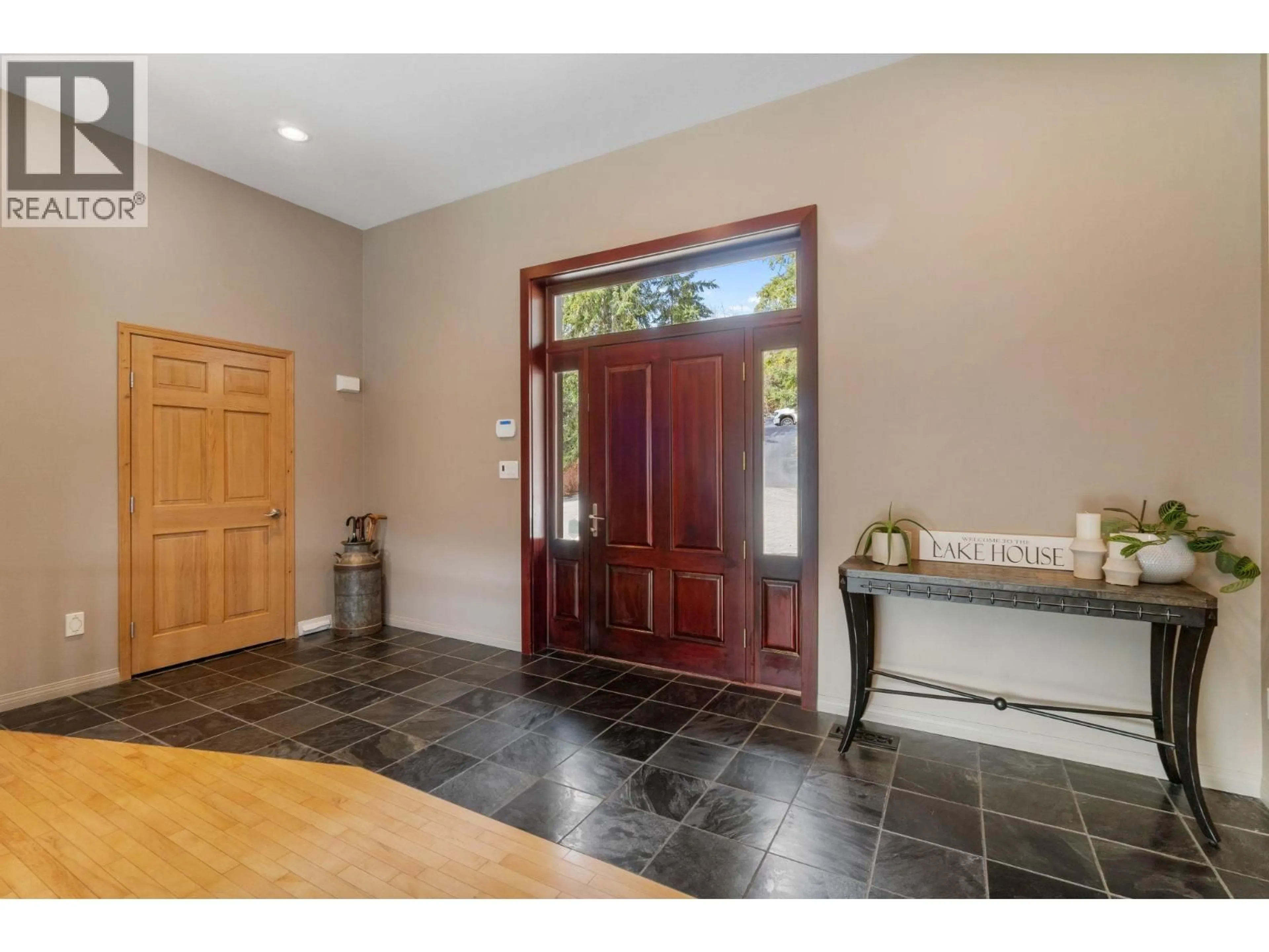 Indoor entryway for 3918 PARRI ROAD, Sorrento British Columbia V0E2W0