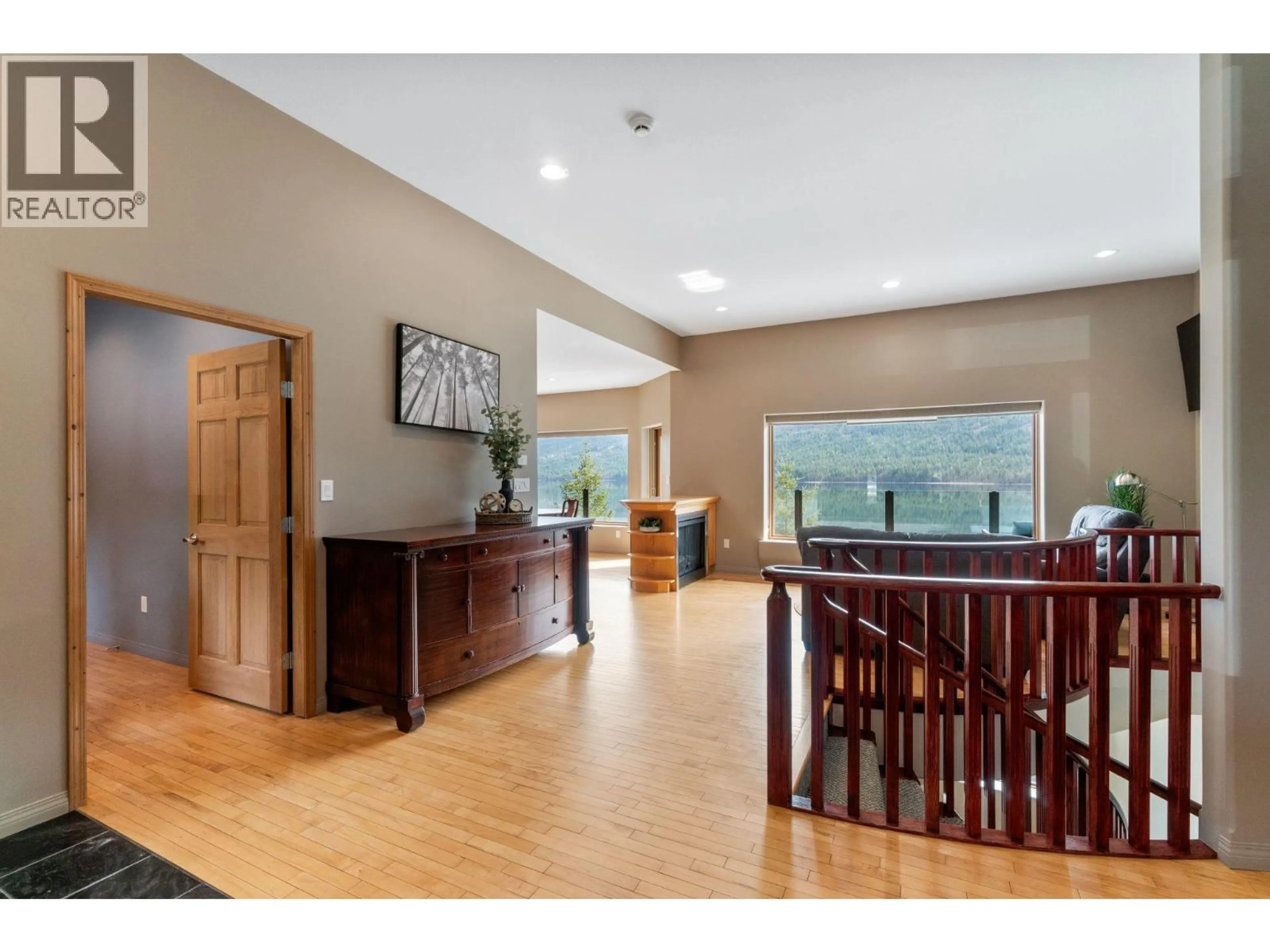 Indoor foyer for 3918 PARRI ROAD, Sorrento British Columbia V0E2W0
