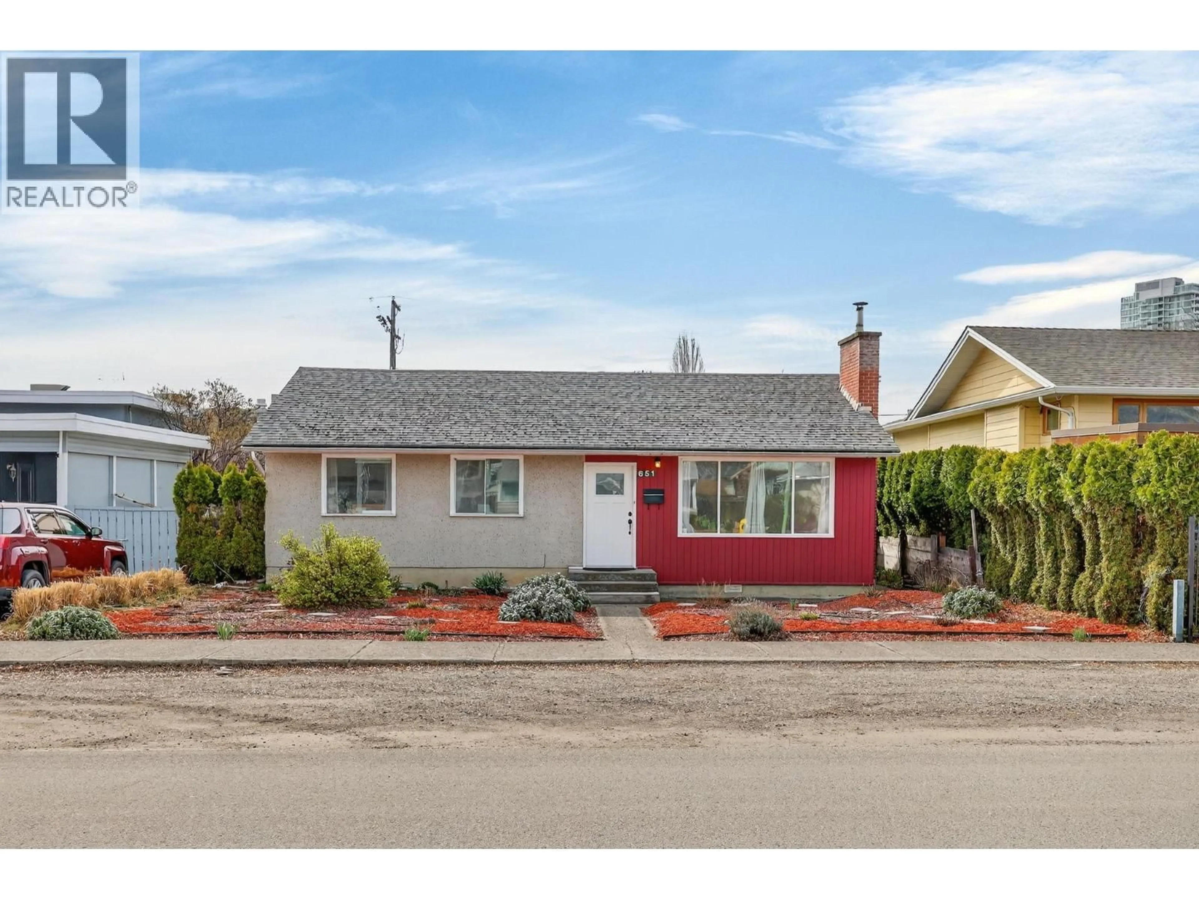 Home with vinyl exterior material, street for 651 BAY AVENUE, Kelowna British Columbia V1Y7J8