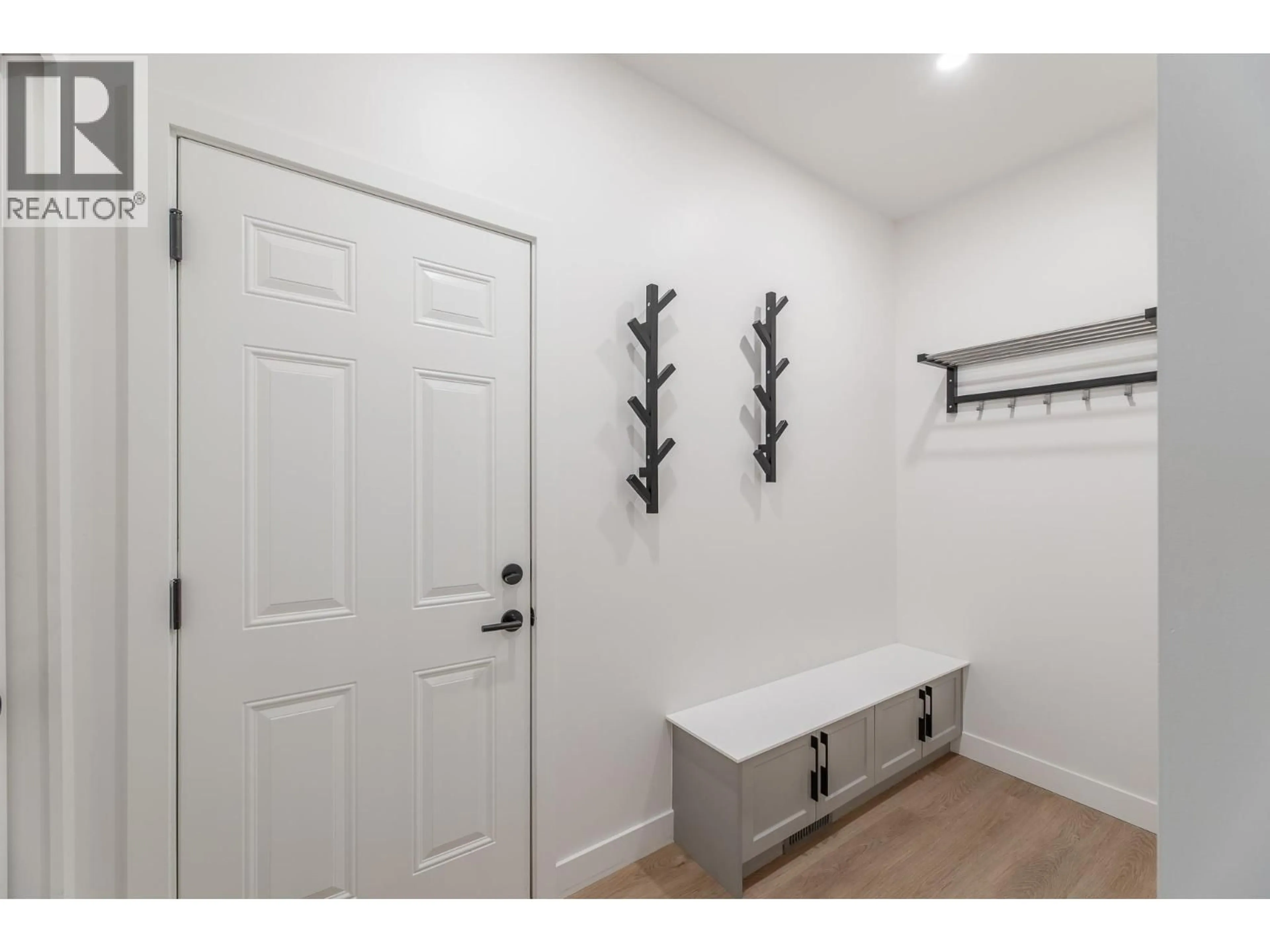 Indoor entryway for 105 - 5011 TOWGOOD PLACE, Summerland British Columbia V0H1Z9