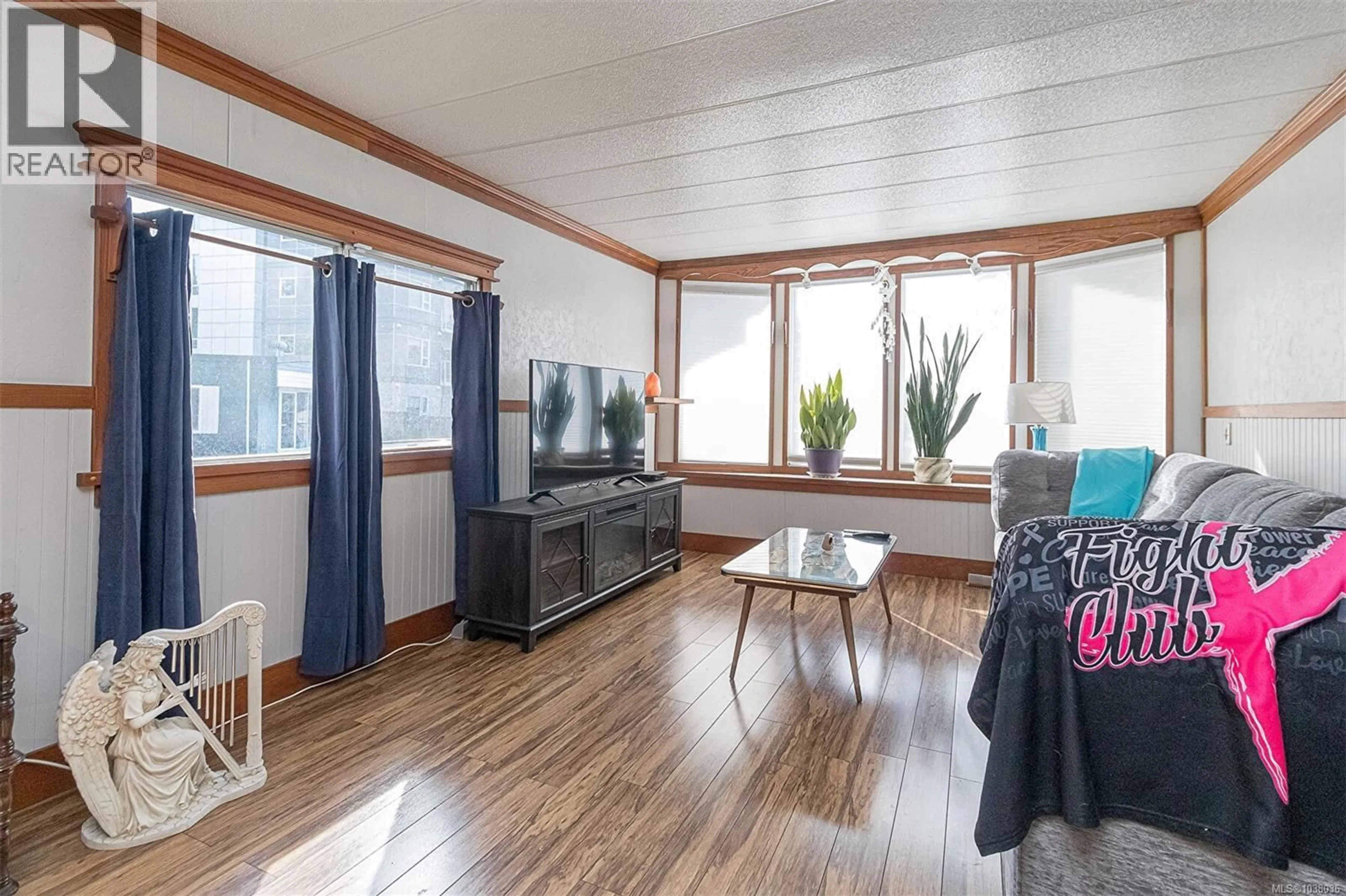 Living room with furniture, wood/laminate floor for 1 - 2780 SPENCER ROAD, Langford British Columbia V9B4C9