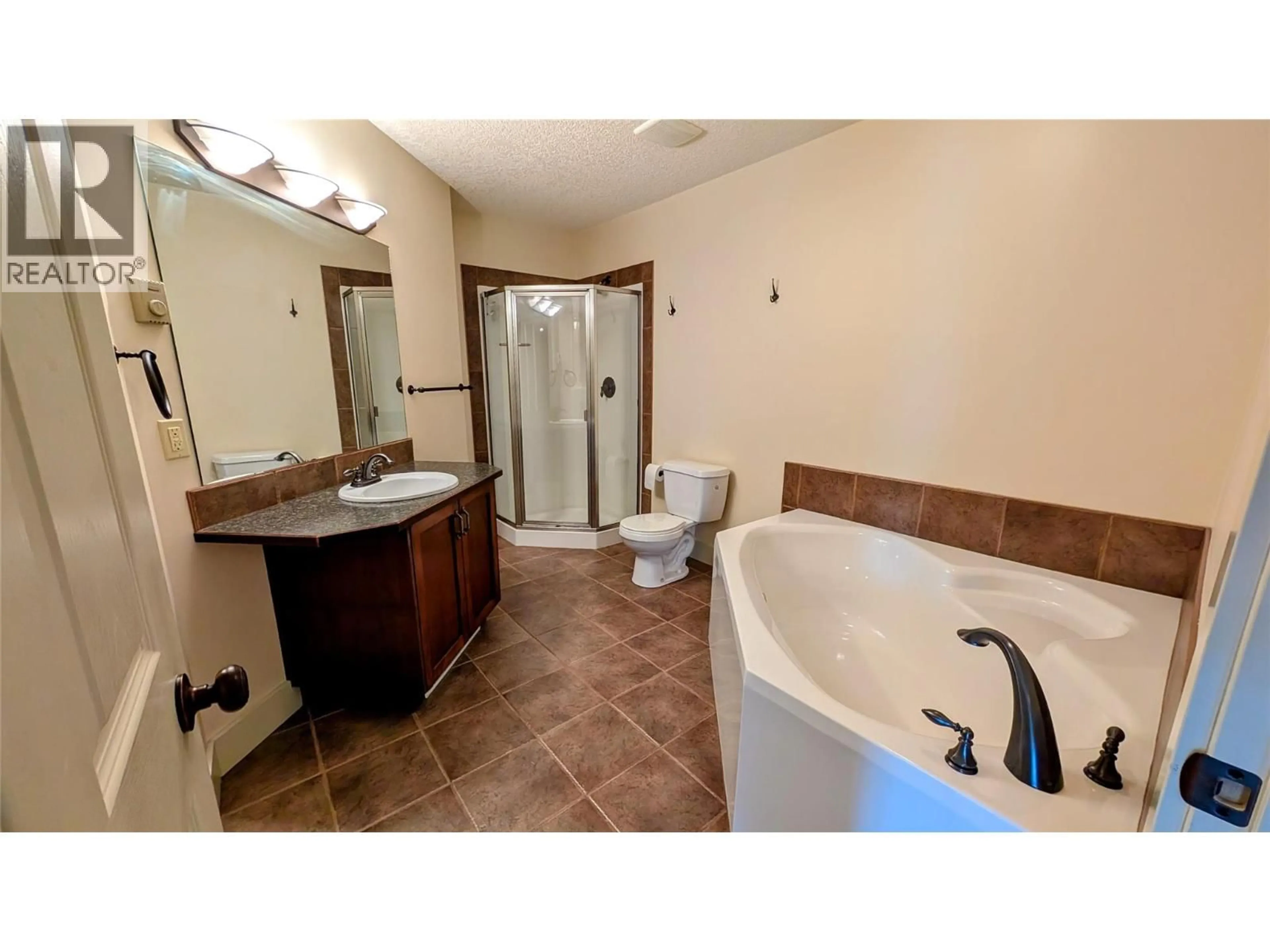 Standard bathroom, ceramic/tile floor for 806 - 7307 PROSPECTOR AVENUE, Radium Hot Springs British Columbia V0A1M0