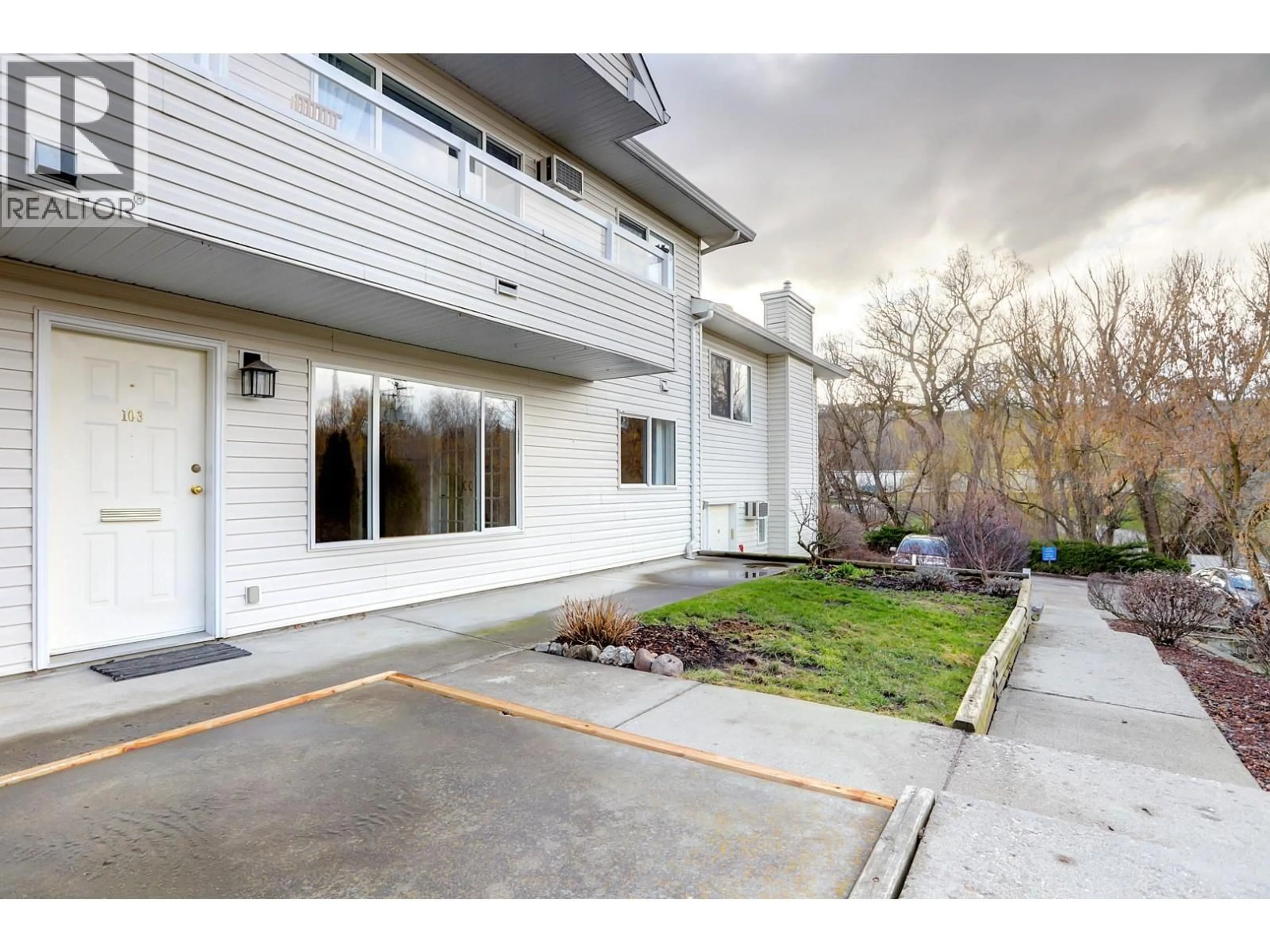 Patio, street for 103 - 505 BROWNE ROAD, Vernon British Columbia V1T7M2