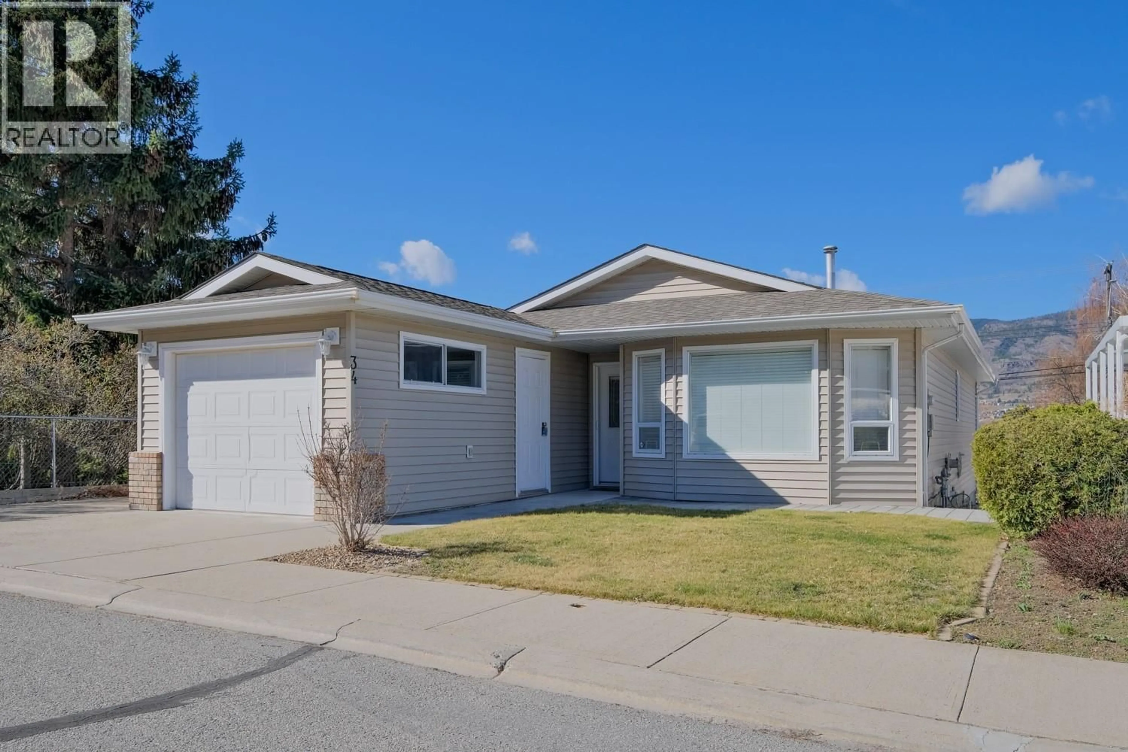 Home with vinyl exterior material, street for 34 - 3096 SOUTH MAIN STREET, Penticton British Columbia V2A8P8