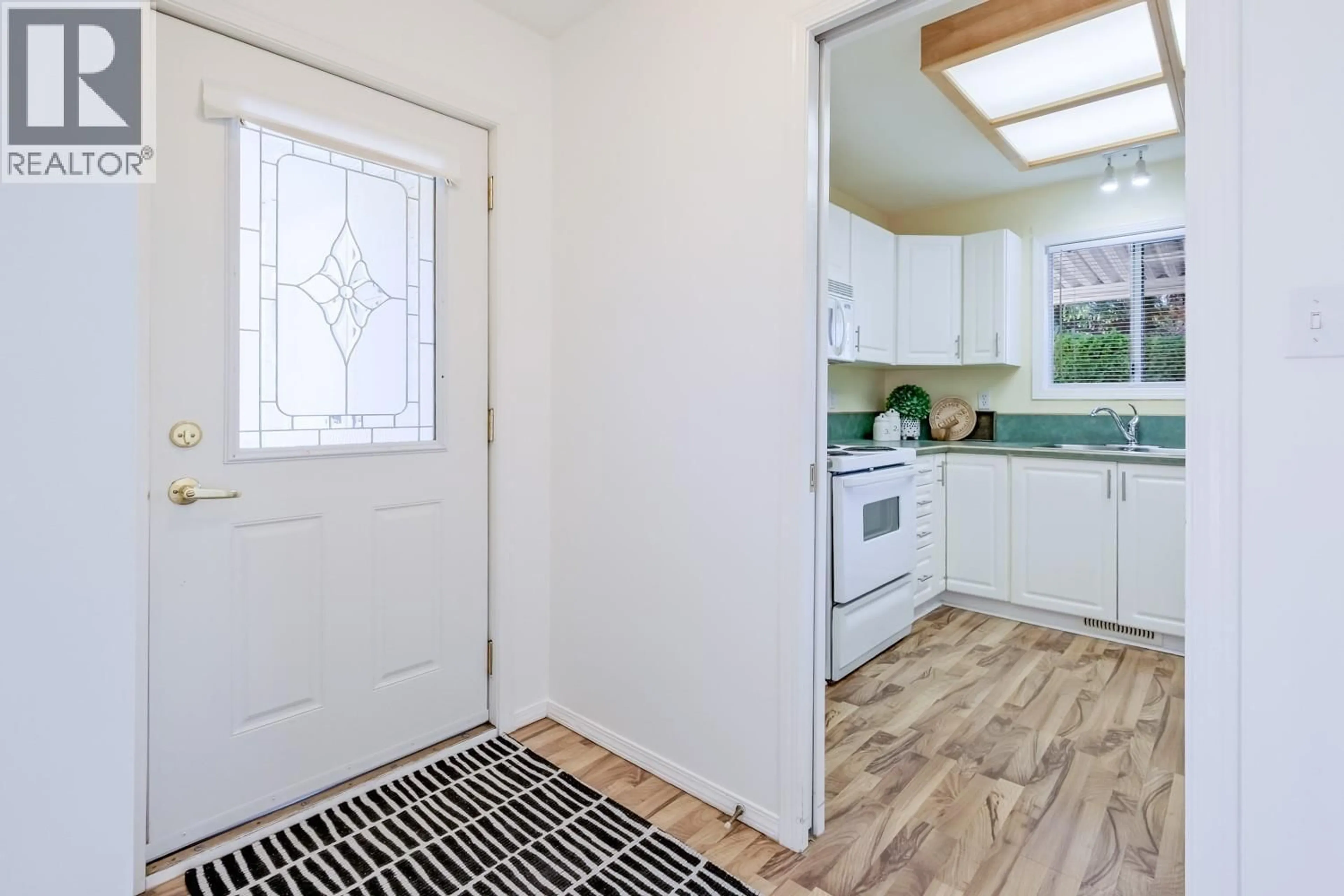 Indoor entryway for 34 - 3096 SOUTH MAIN STREET, Penticton British Columbia V2A8P8