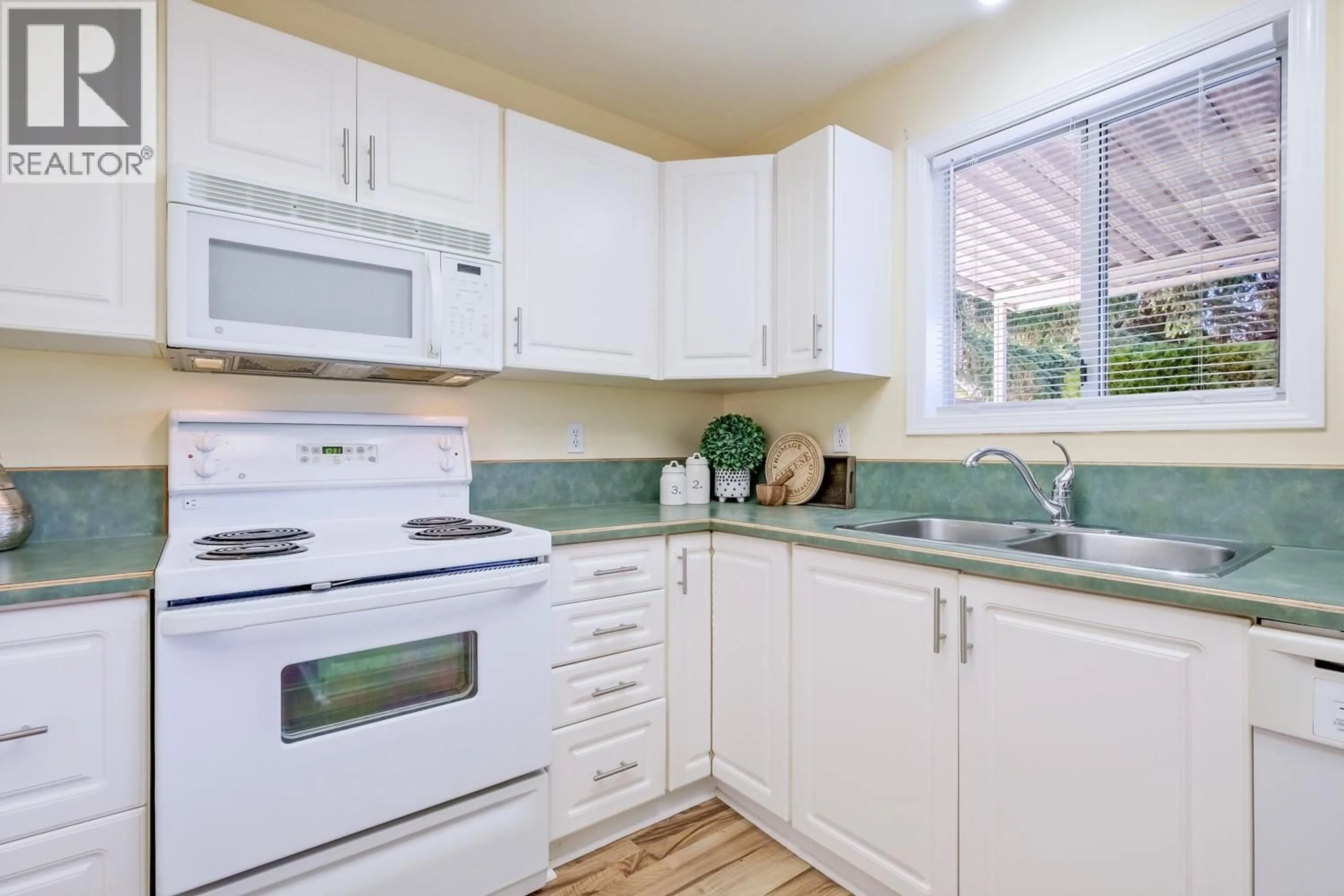 Standard kitchen, ceramic/tile floor for 34 - 3096 SOUTH MAIN STREET, Penticton British Columbia V2A8P8