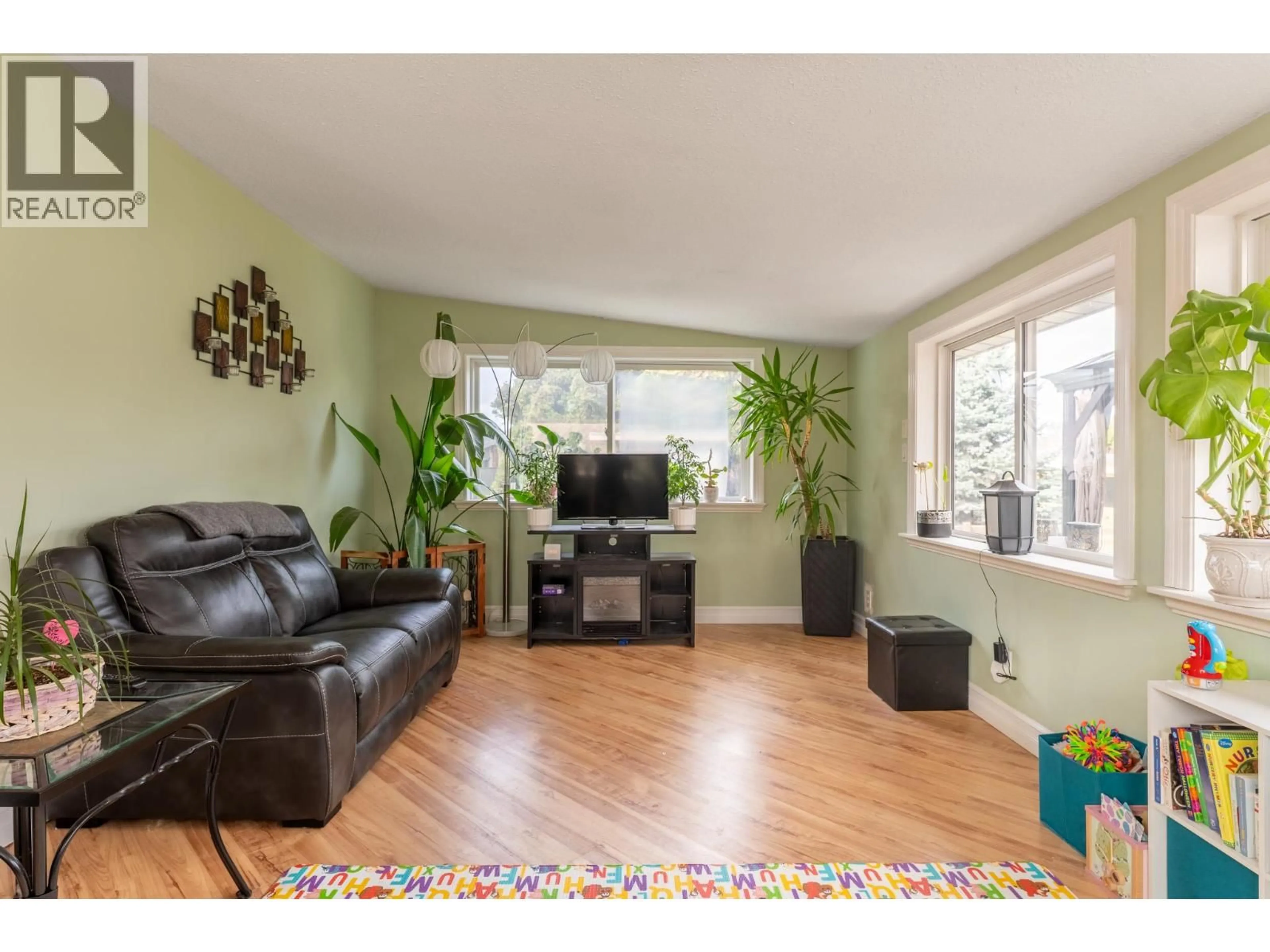 Living room with furniture, unknown for 500 MUGFORD ROAD, Kelowna British Columbia V1X2E7