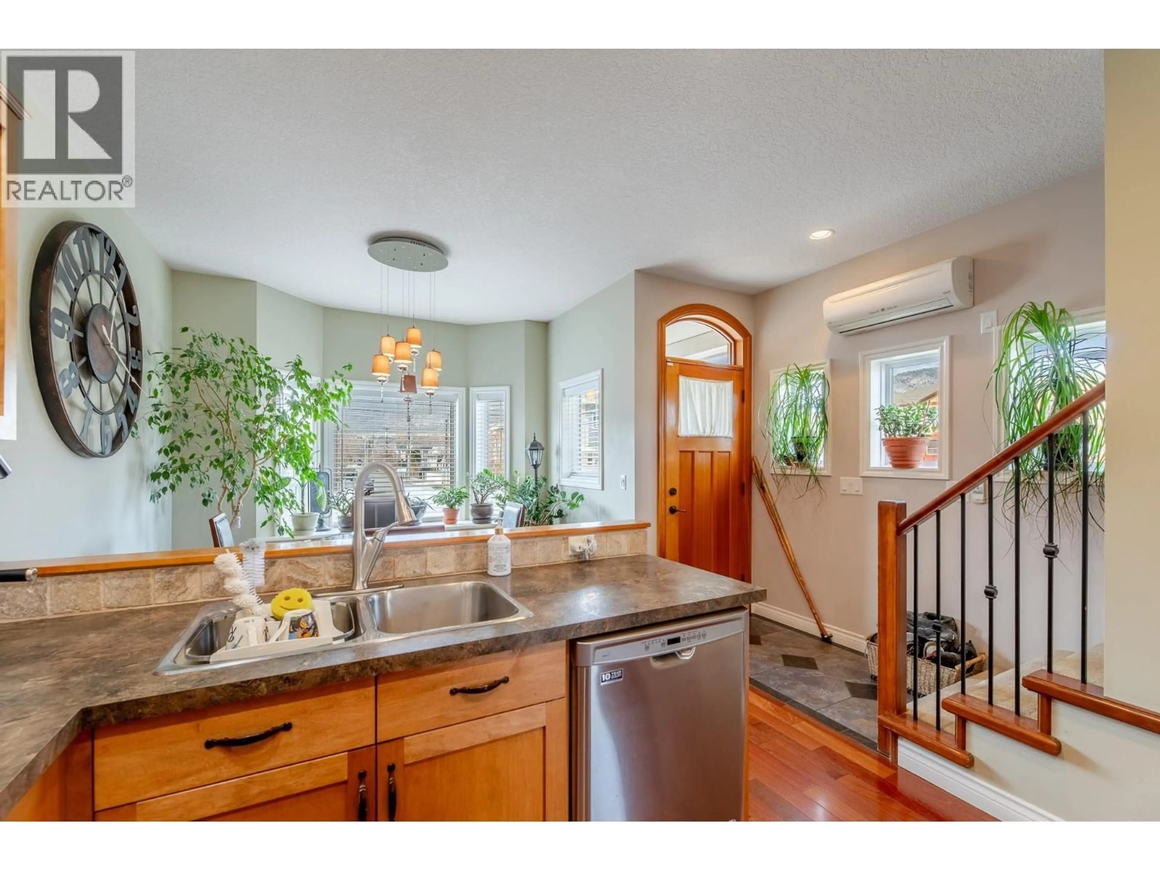 Open concept kitchen, ceramic/tile floor for 114 LAKEVIEW STREET, Penticton British Columbia V2A5R8