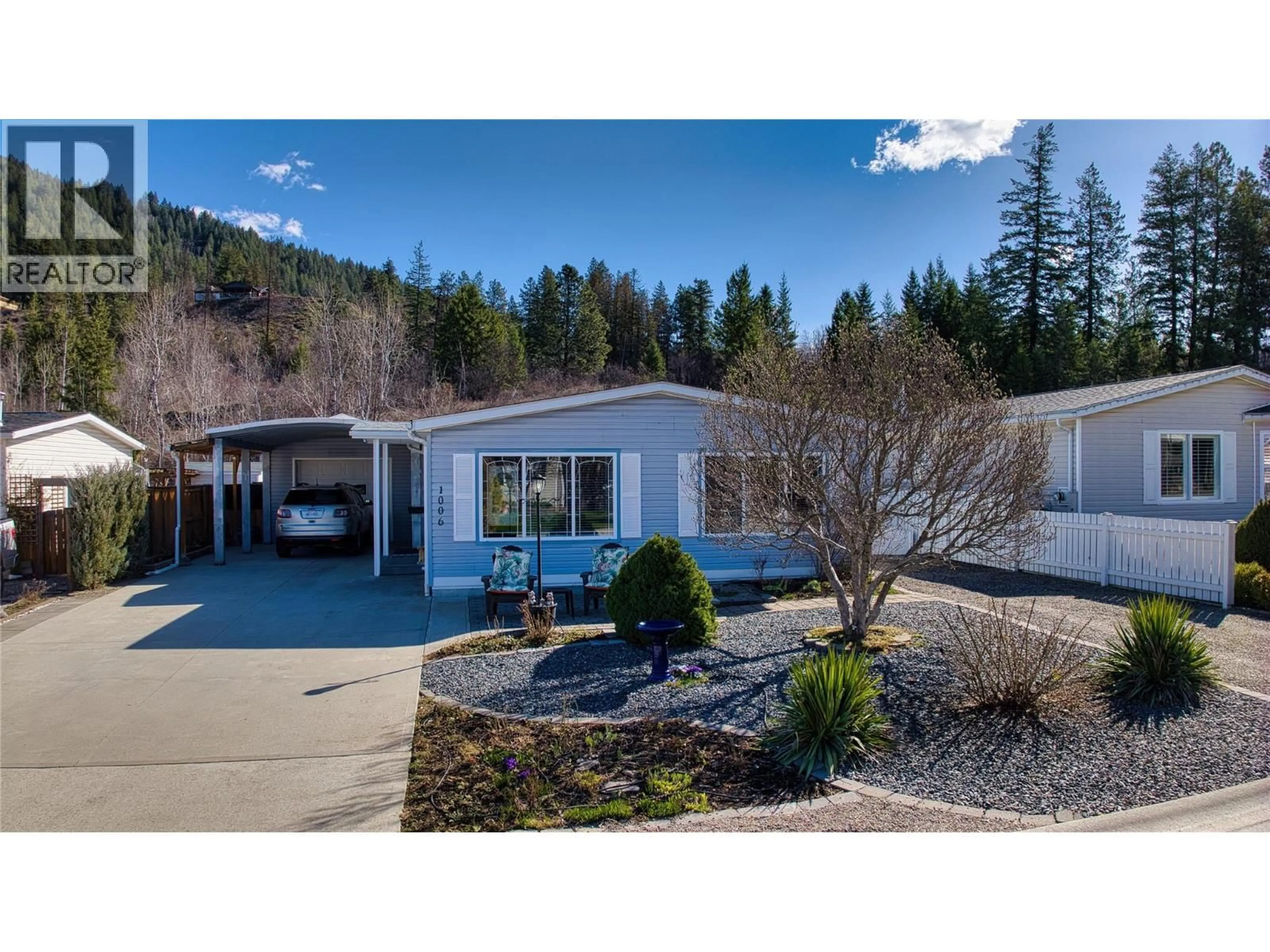 Home with vinyl exterior material, mountain view for 1006 11TH  N AVENUE, Creston British Columbia V0B1G6