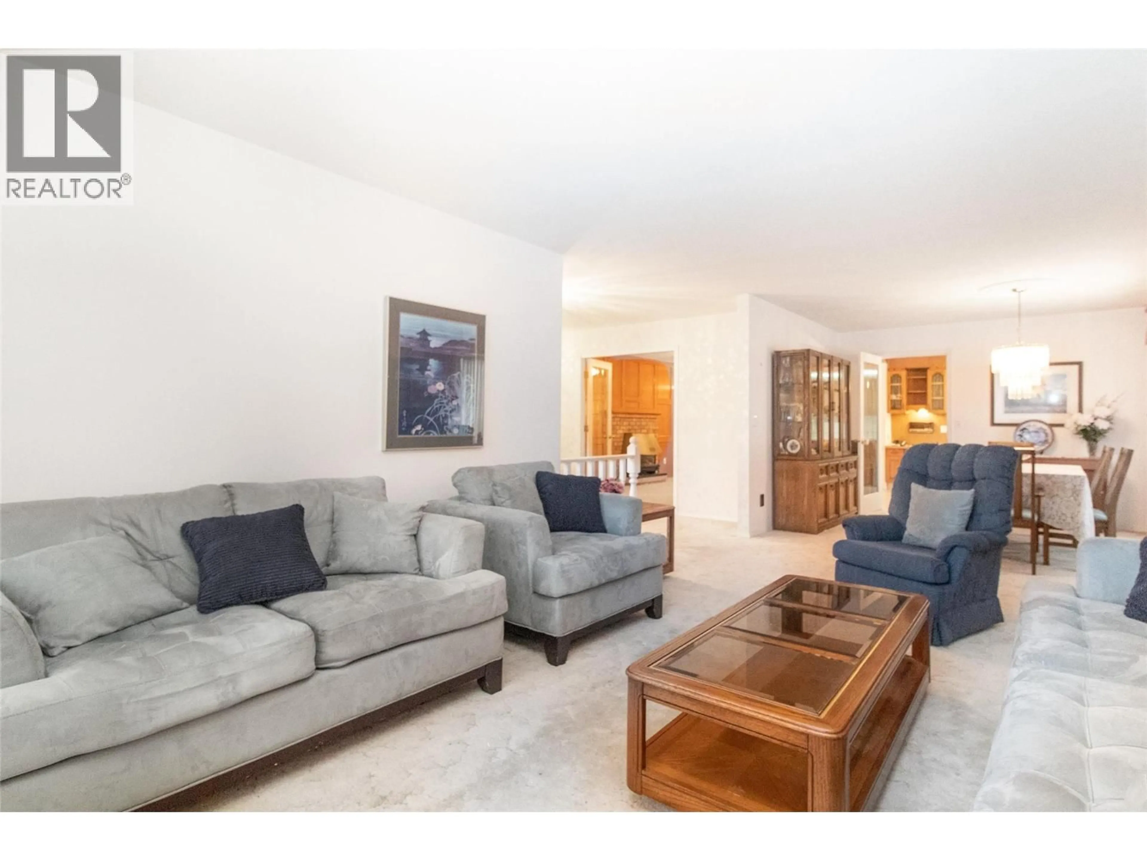 Living room with furniture, unknown for 624 CASSIAR CRESCENT, Kelowna British Columbia V1V1M8